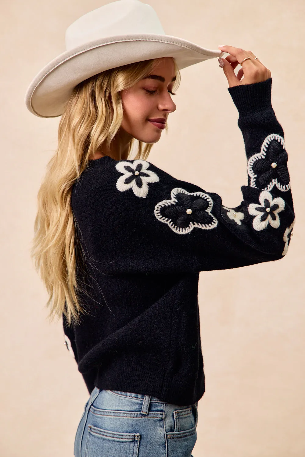 IT4694-01 | EMBROIDERY FLOWER PATCH SWEATER TOP Sleek Look