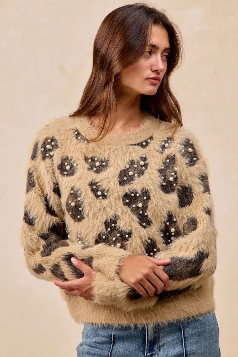 IT4825-01 | LEOPARD ARTWORK FLUFFY SWEATER TOP WITH PEARL Relaxed Fit