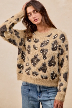 Work Style IT4825-01 | LEOPARD ARTWORK FLUFFY SWEATER TOP WITH PEARL