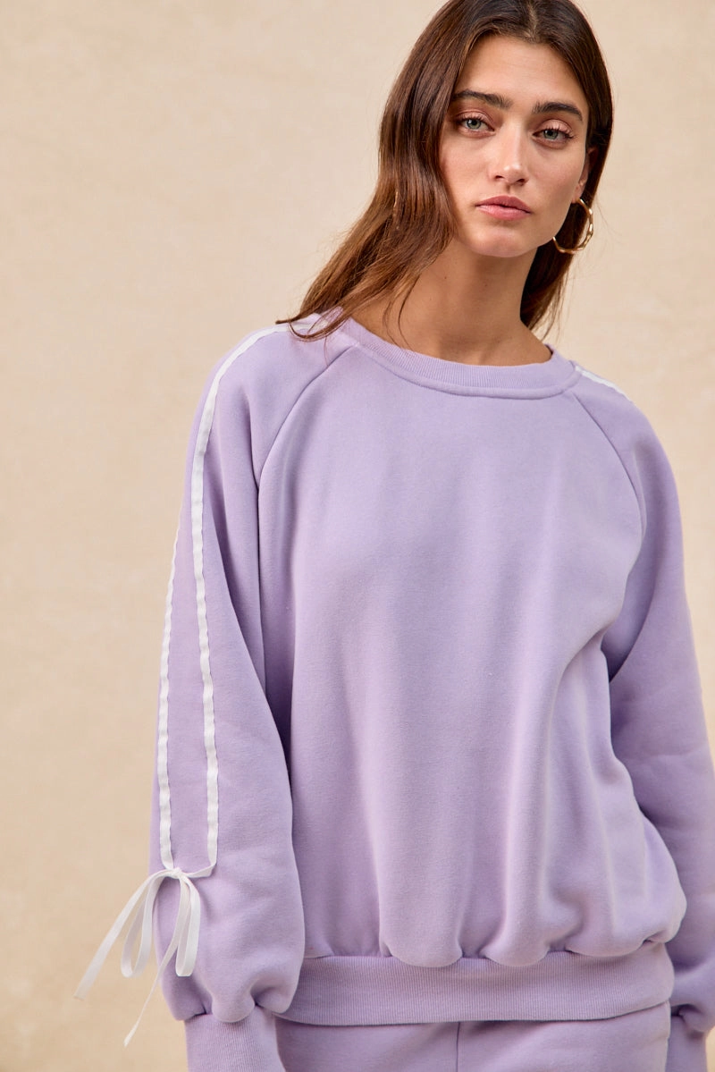 IT4866G-01 | SIDE LINED BOW DETAILS WASHED FLEECE SWEATSHIRT Clean Outfit