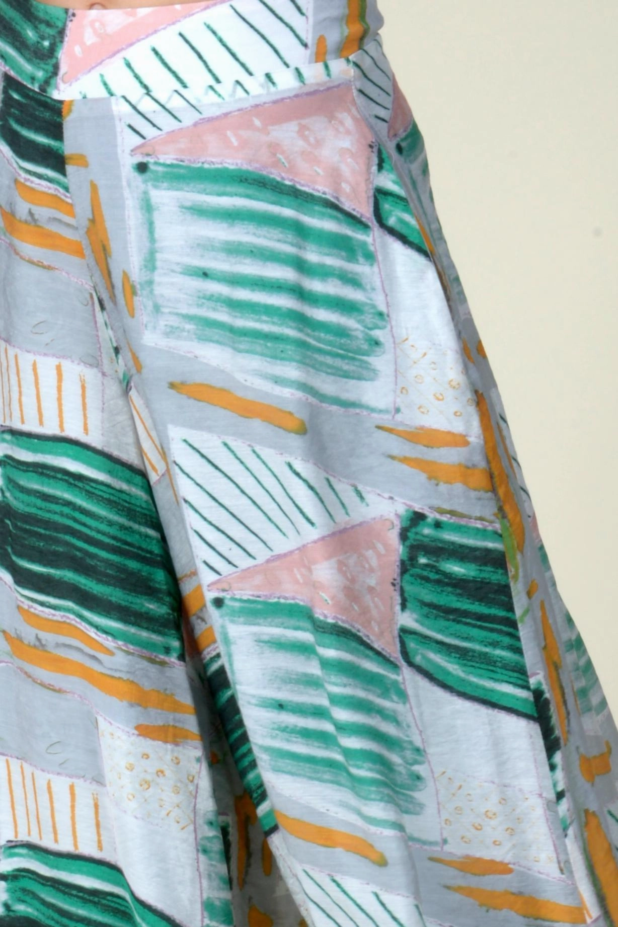 Jovi Pants - Rum Baba Timeless Design