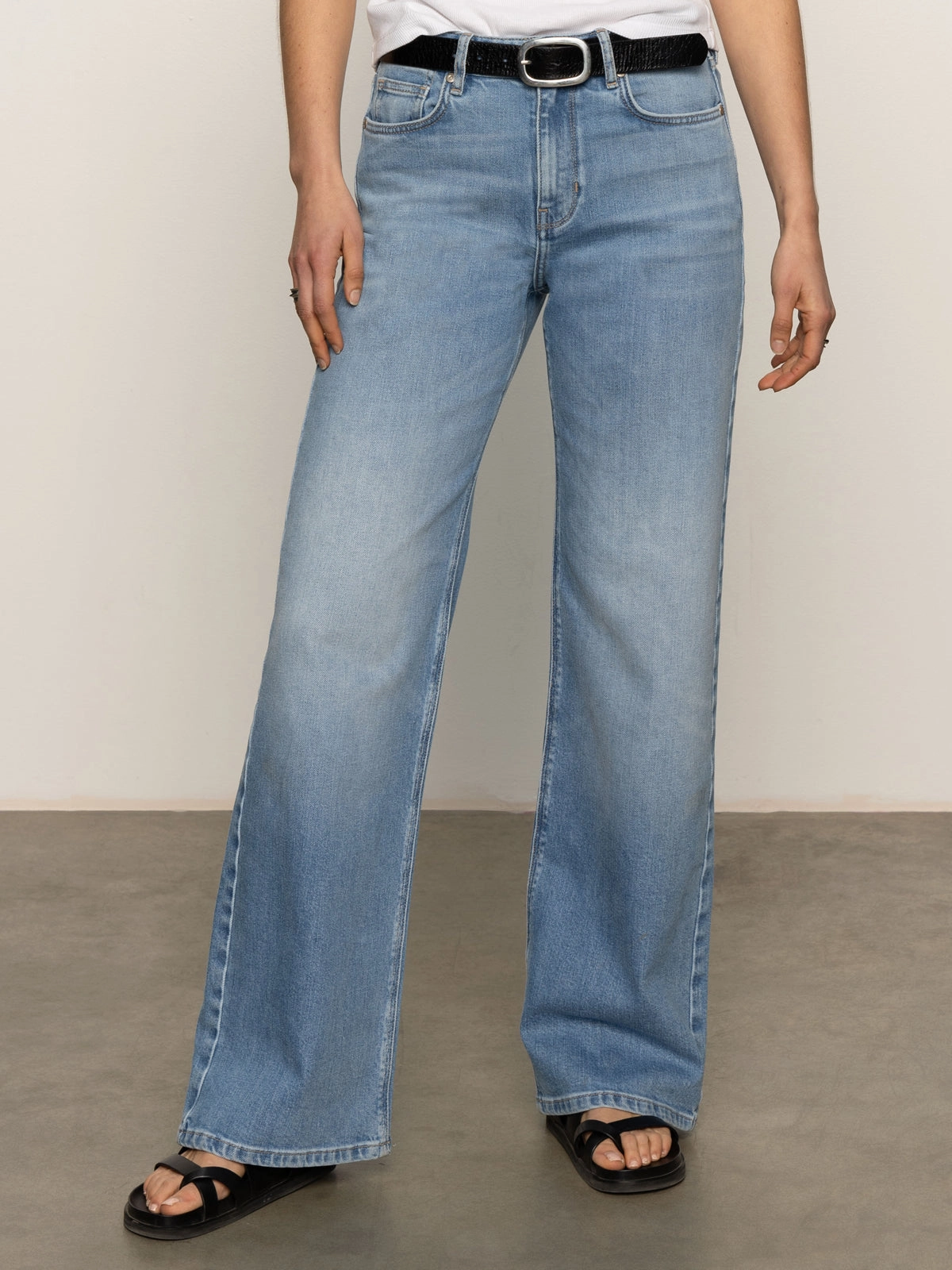 Easy Care Ekara Slim Wide Semi High Rise Jeans Light