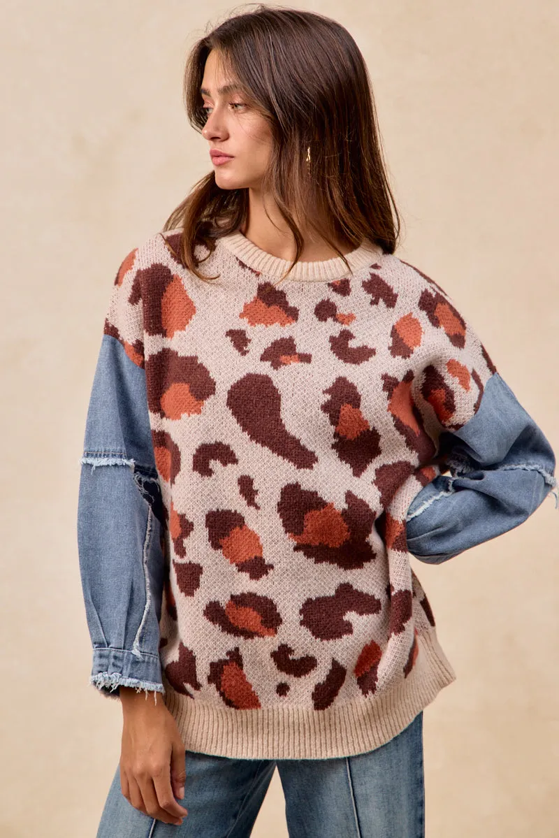 IT4813-01 | LEOPARD ARTWORK SWEATER TOP WASHED DENIM SLEEVES Essential Style
