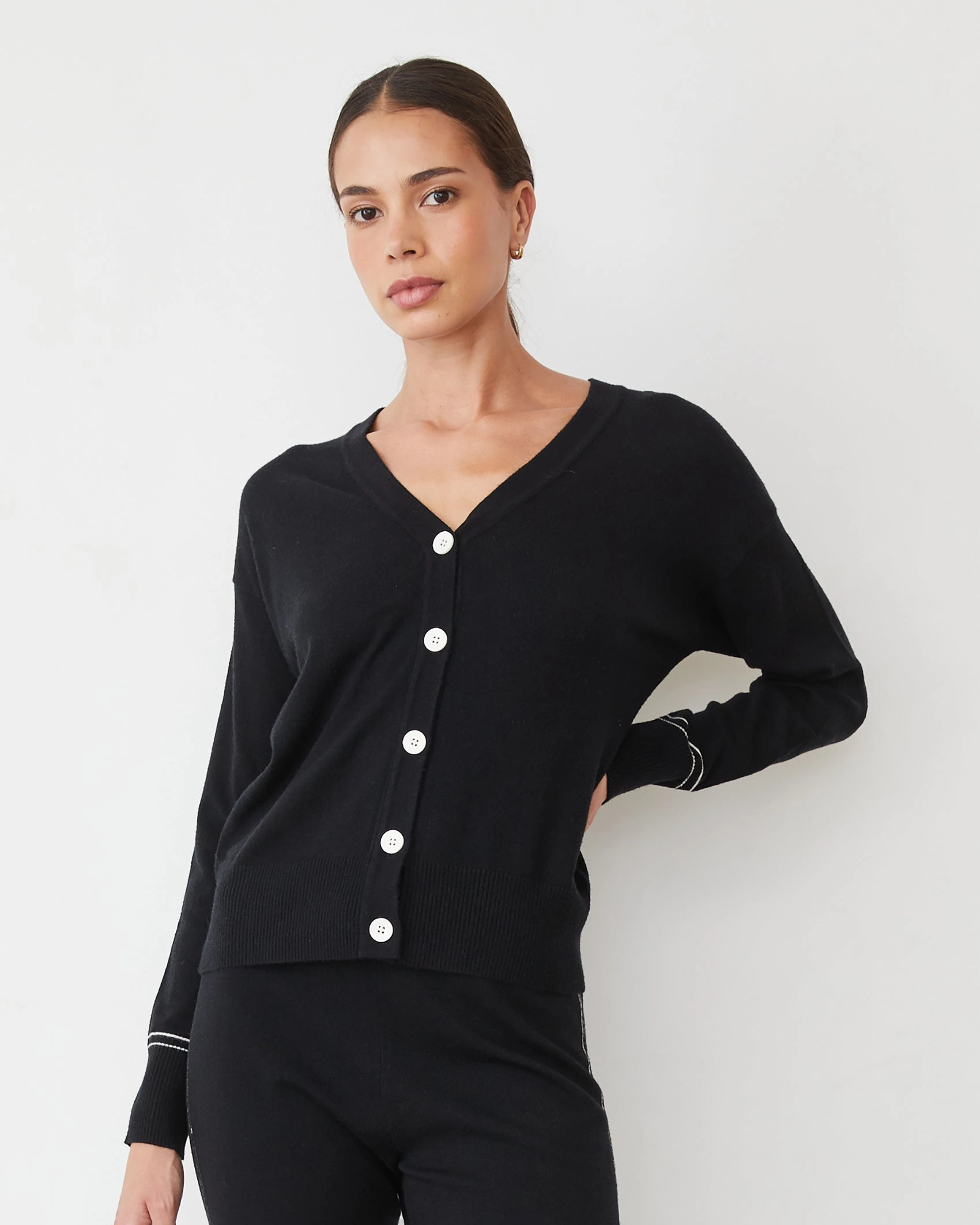 Lightknit Cardigan Sleek Finish