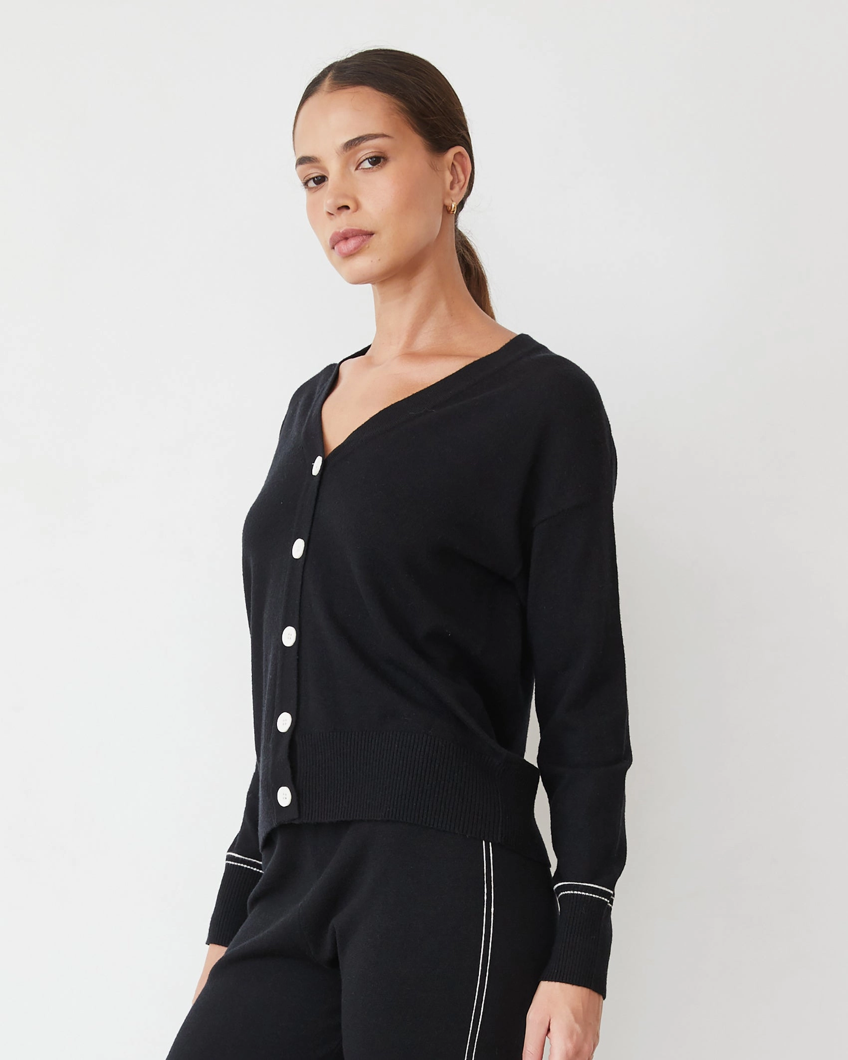 Lightknit Cardigan Sleek Finish