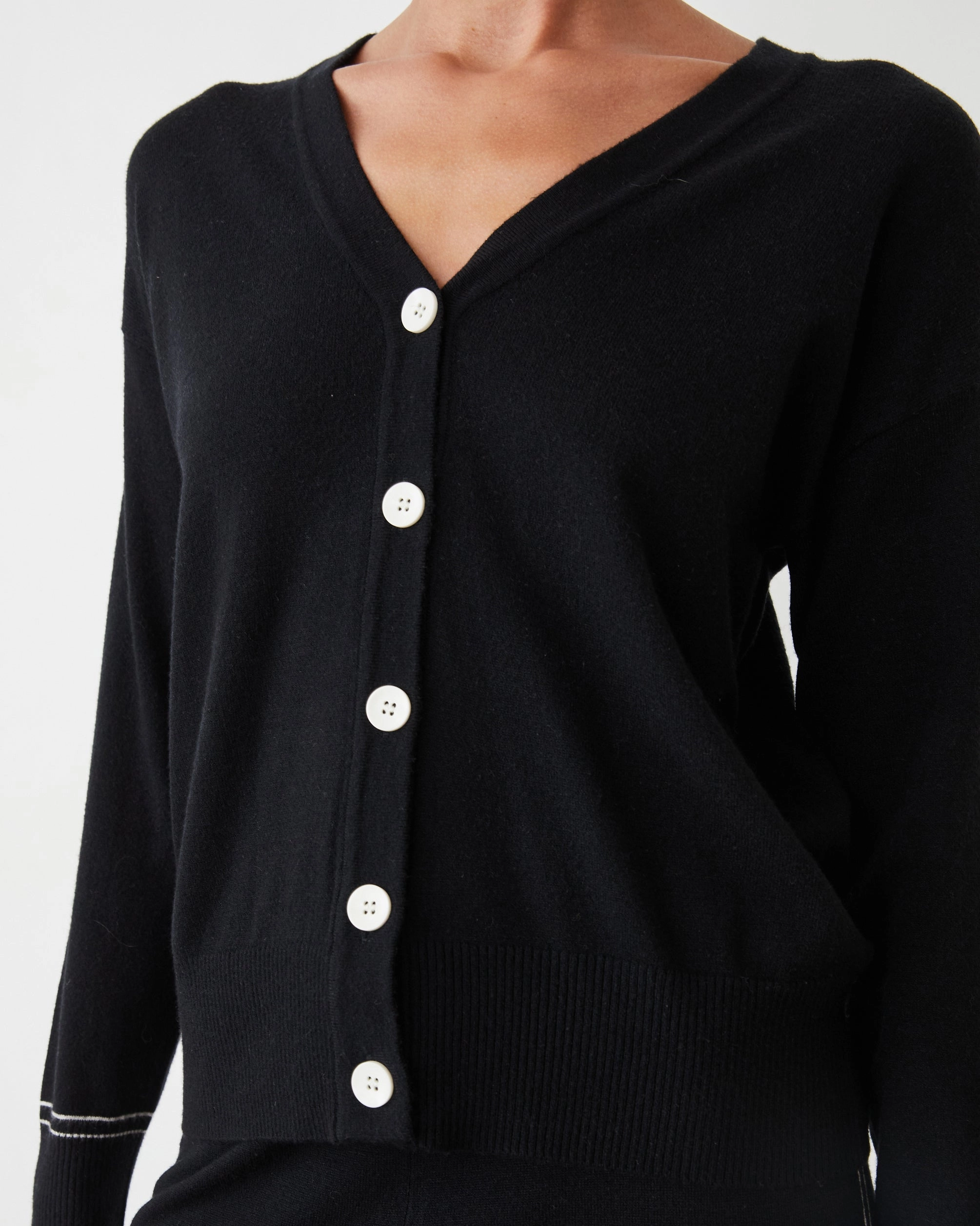 Lightknit Cardigan Sleek Finish