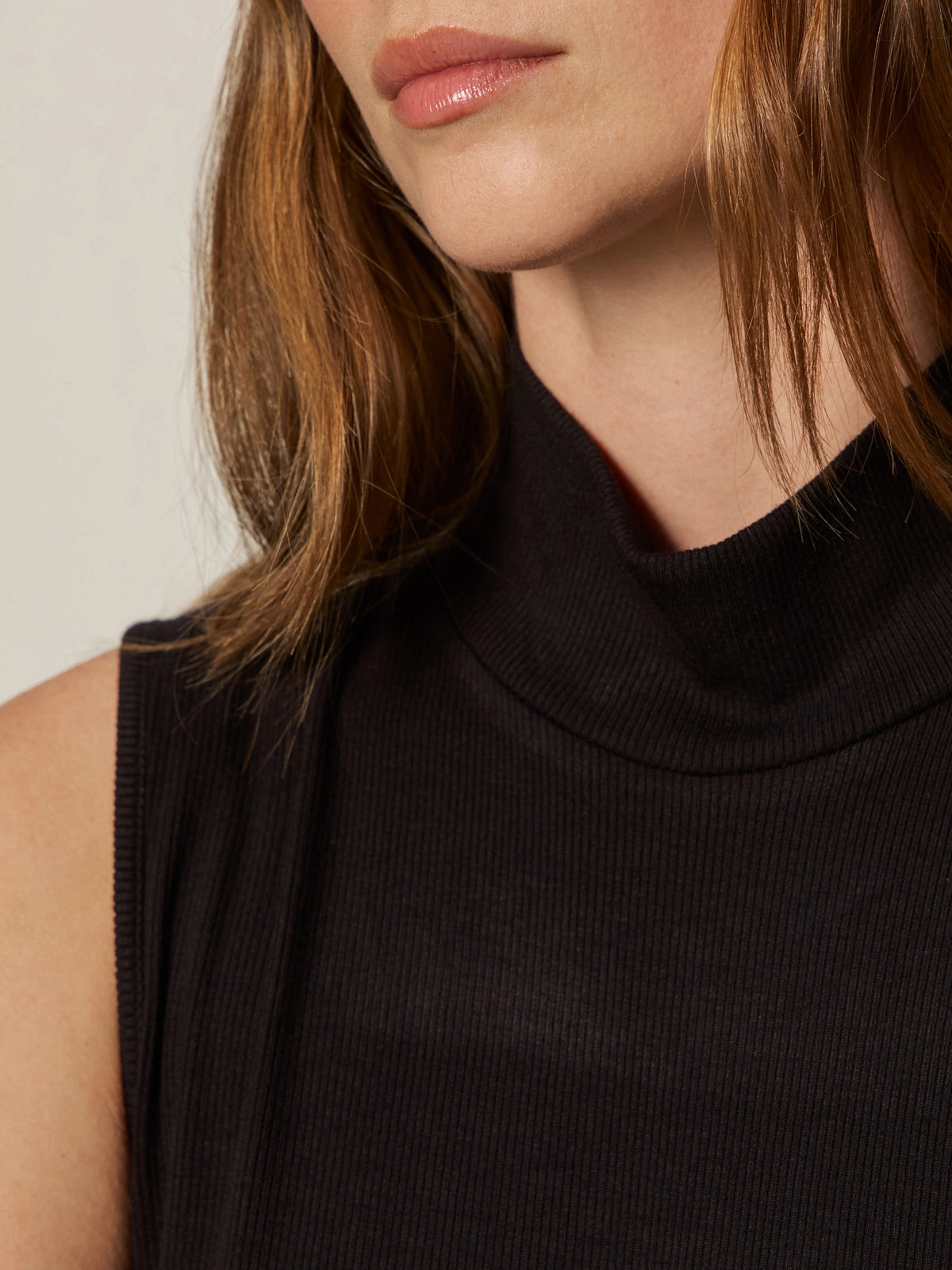 Lightweight Comfort Essential Sleeveless Mock Neck Tank Black