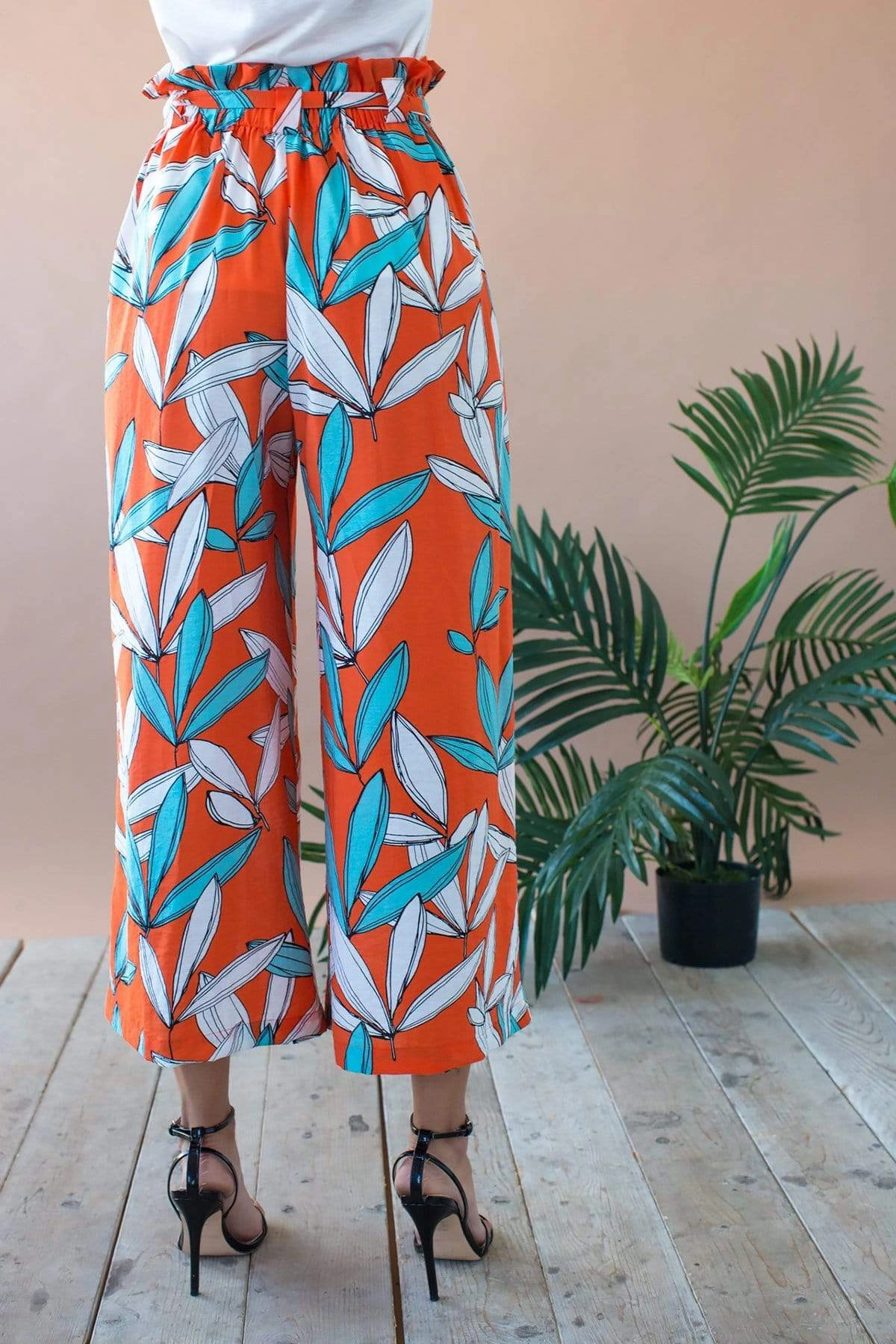 Lukas Cropped Wide Leg Pant With Paperbag Waist- Rio Flora Lift-tummy