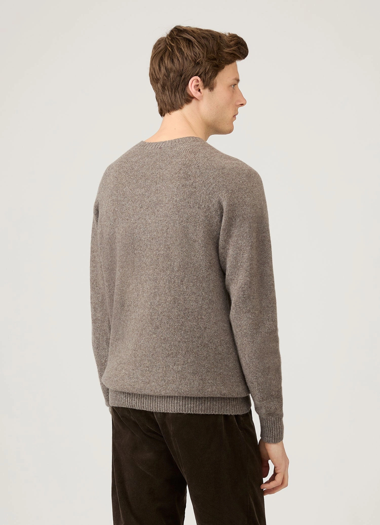 Men's Lambswool Crew Neck Jumper in Bark Thin Breathable