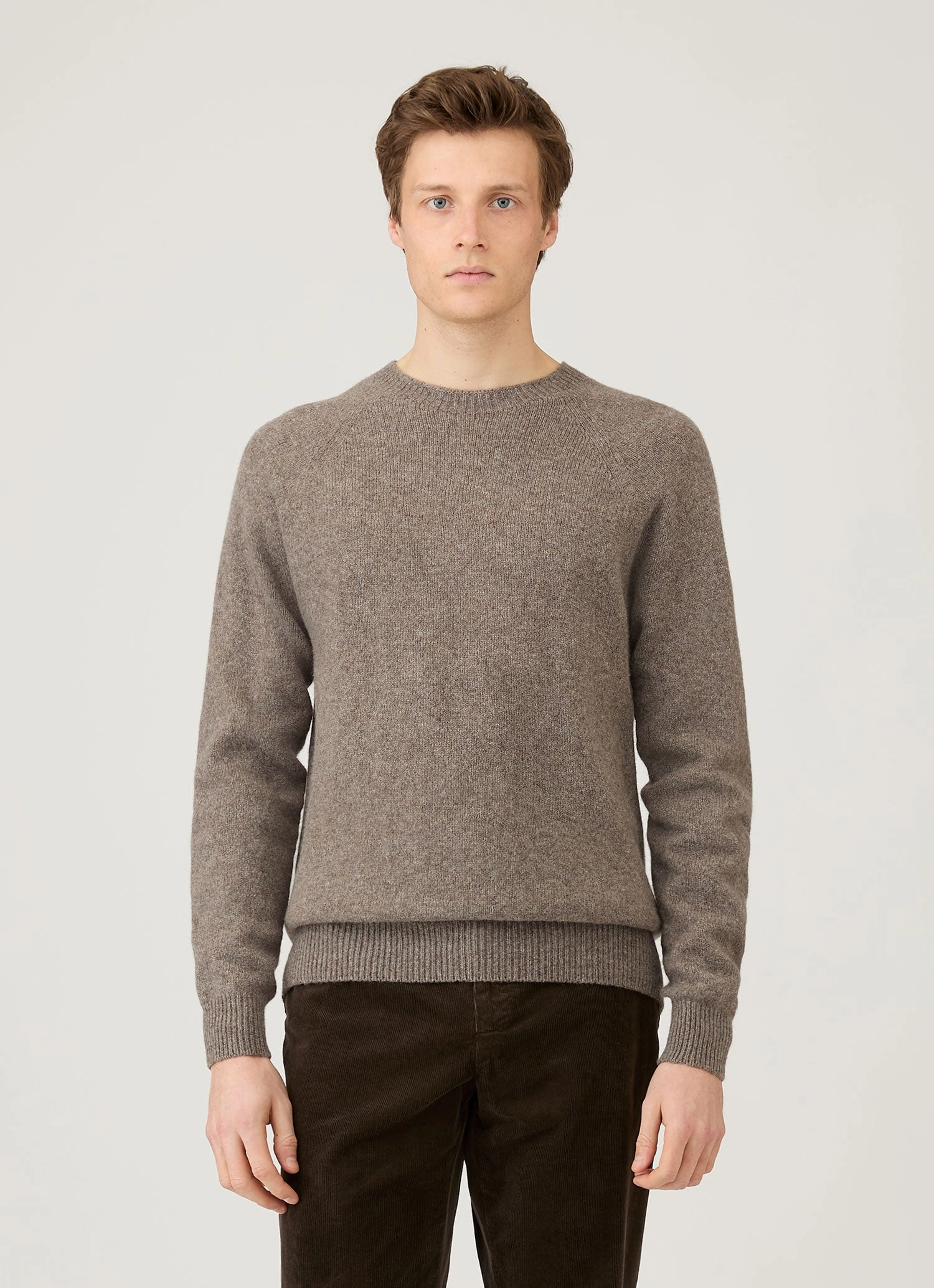 Men's Lambswool Crew Neck Jumper in Bark Thin Breathable