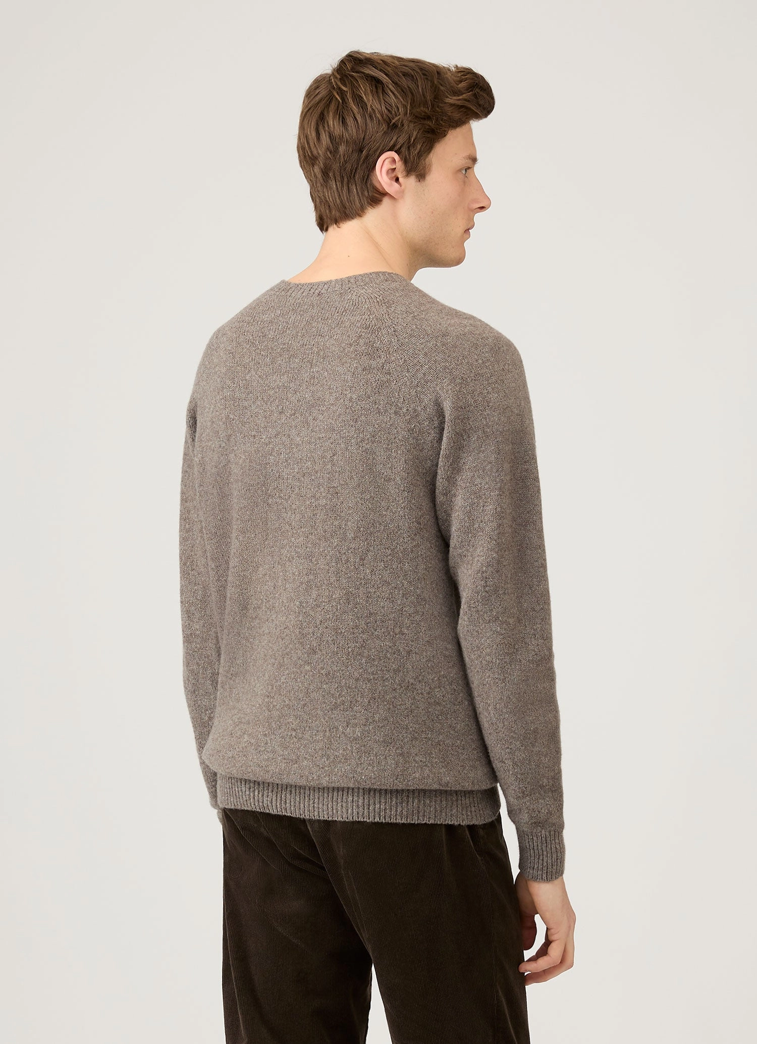 Men's Lambswool Crew Neck Jumper in Bark Thin Breathable