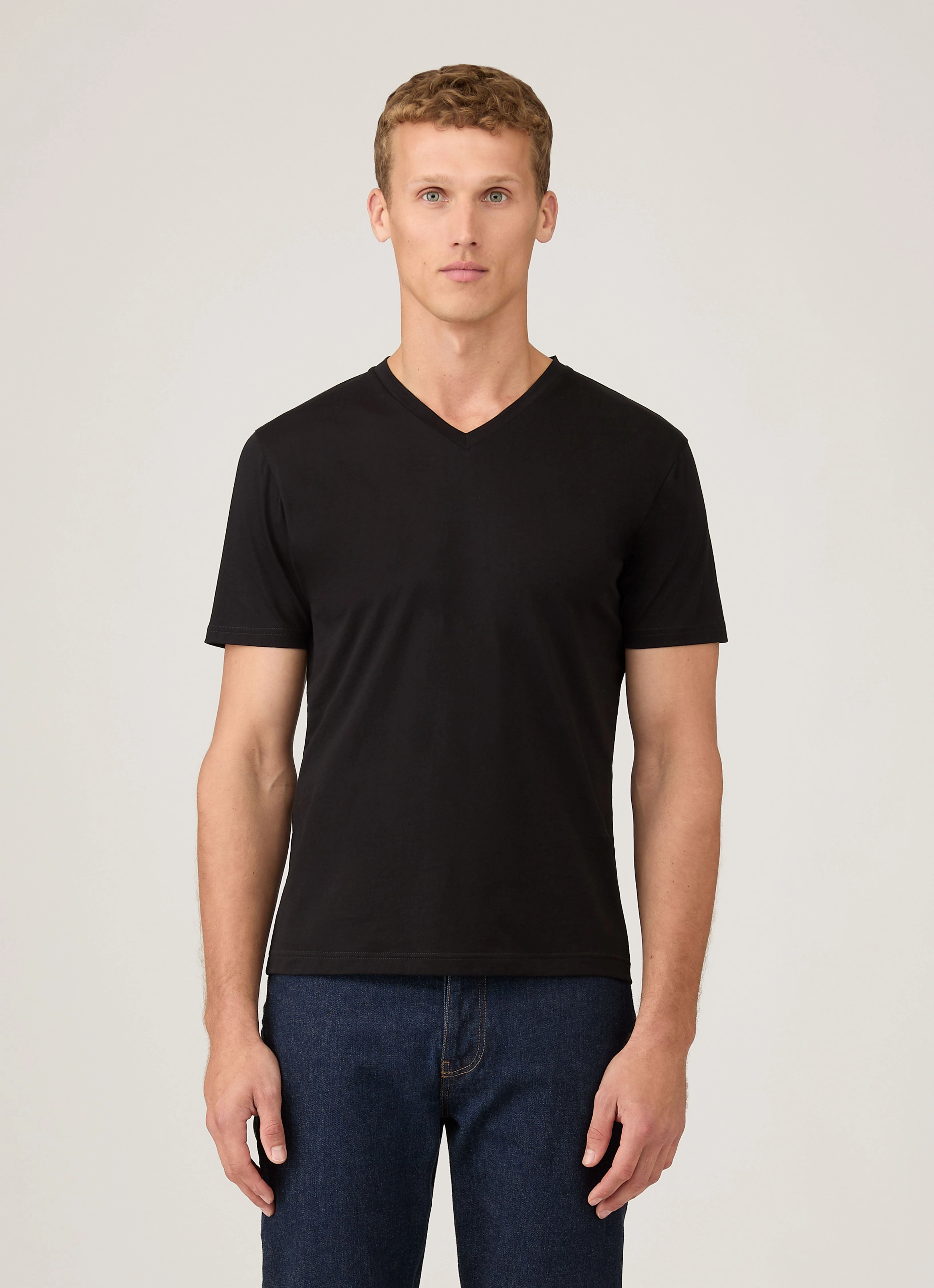 Men's Riviera V-neck T-shirt in Black Casual Cut