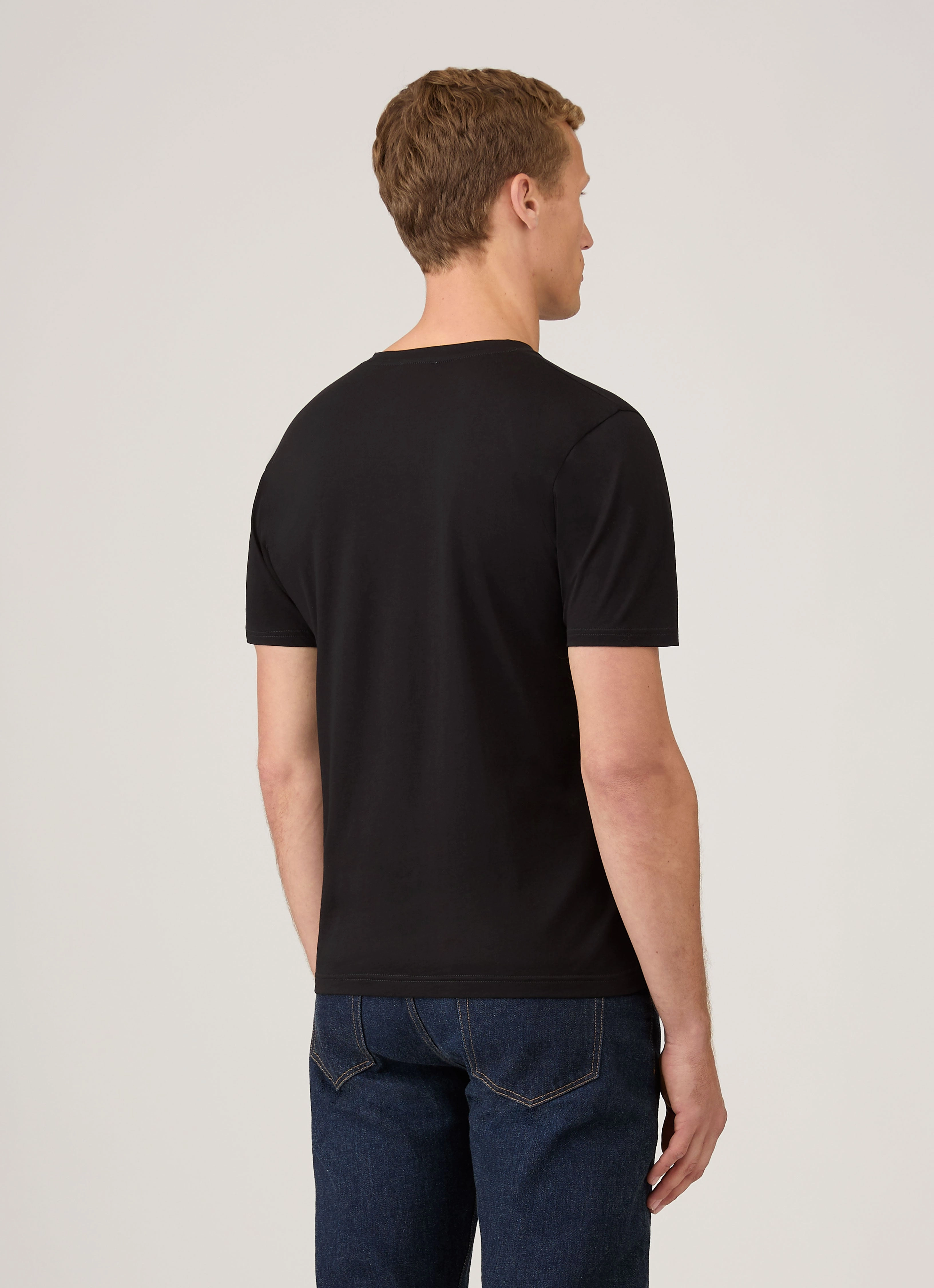 Men's Riviera V-neck T-shirt in Black Casual Cut
