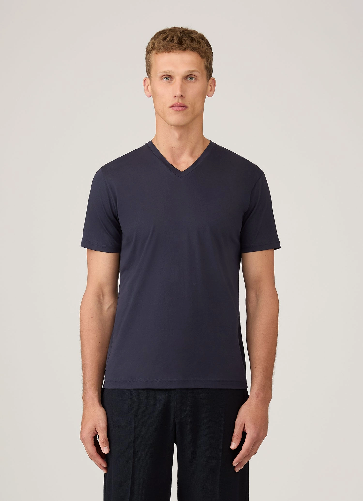 Men's Riviera V-neck T-shirt in Navy Modern Pick Beach