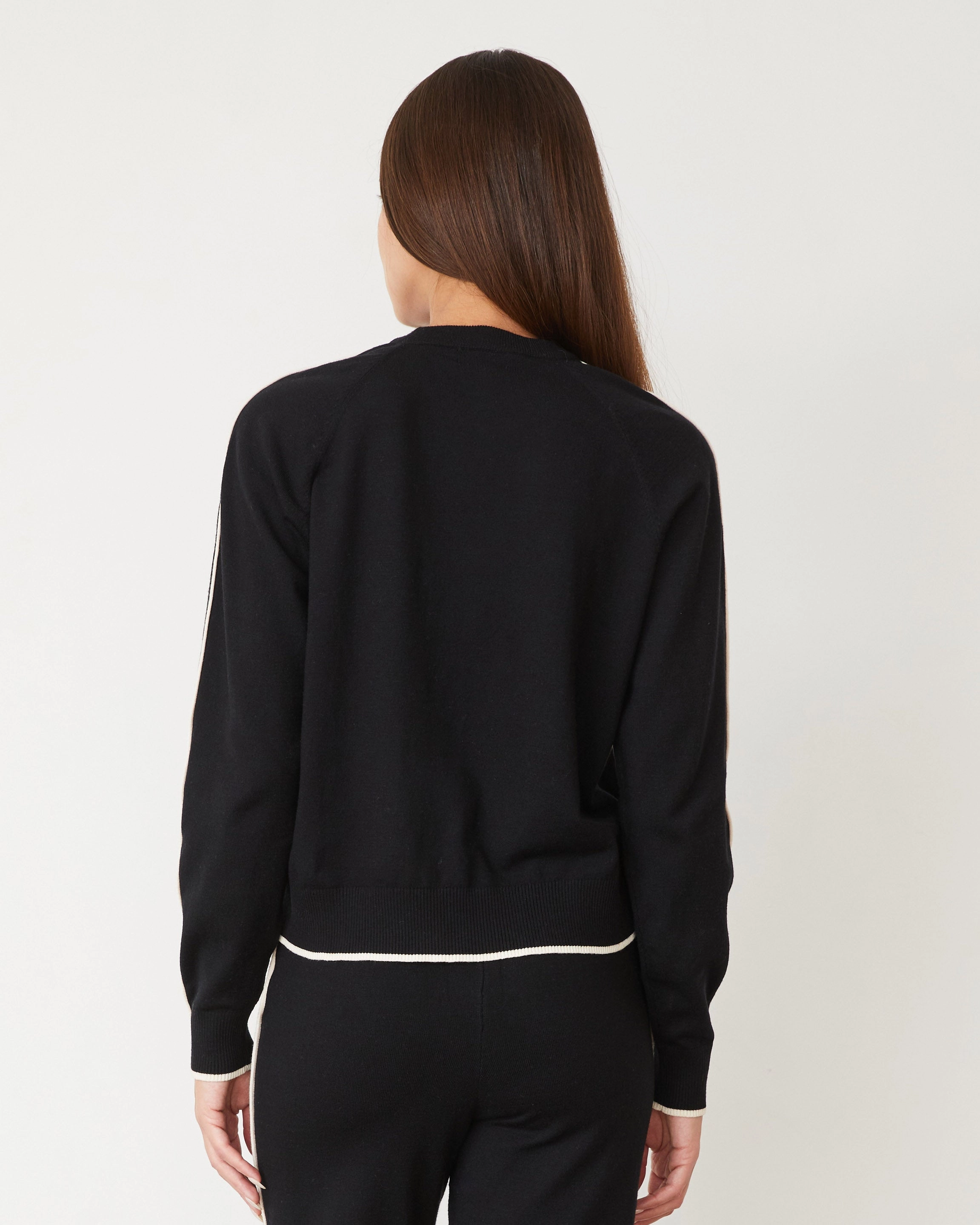 Modern Style Lightknit Sweater With Contrast Piping