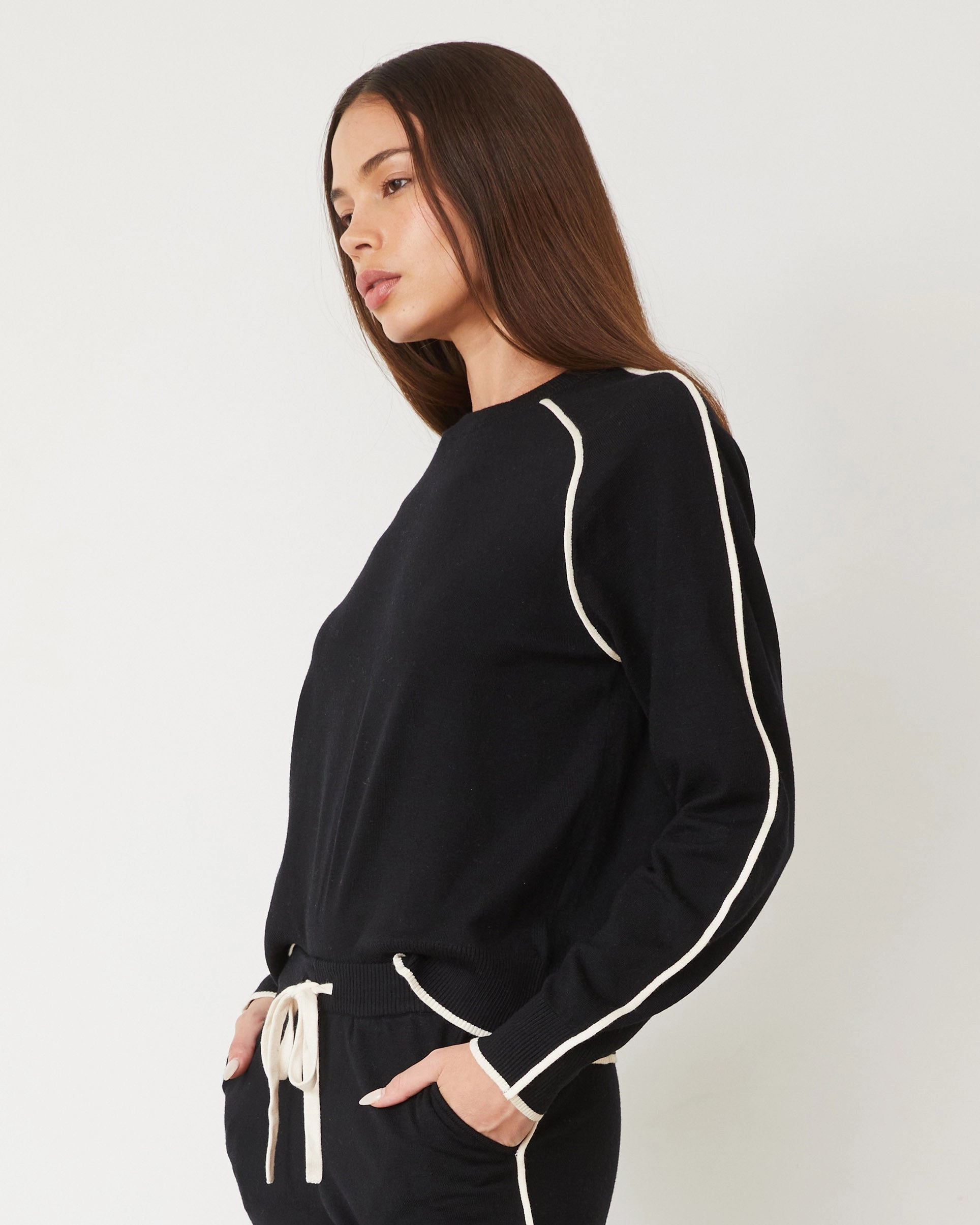 Modern Style Lightknit Sweater With Contrast Piping