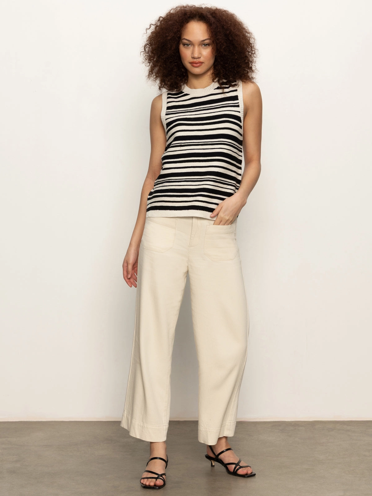 Modern Sweater Shell Black Macrame Classic Look