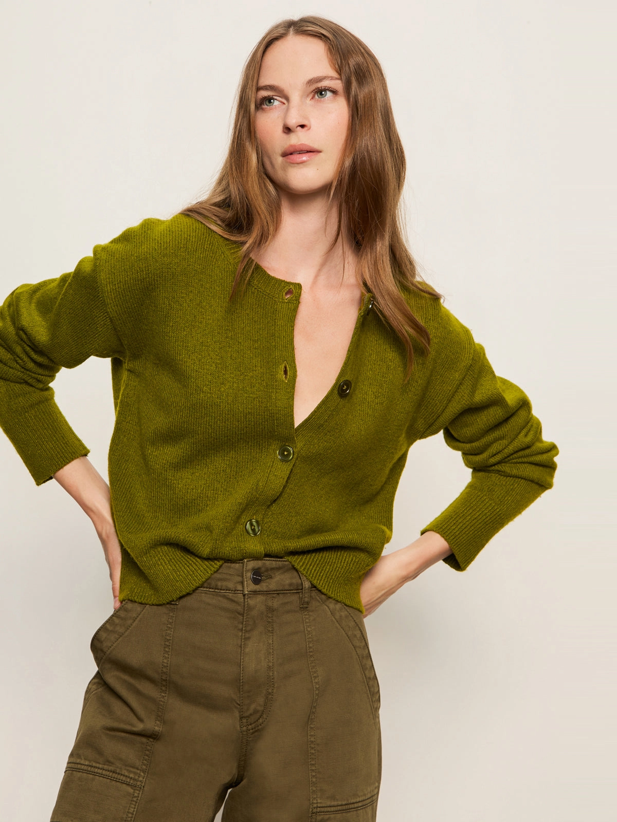 Must-Have Cardi Martini Olive Chic Design