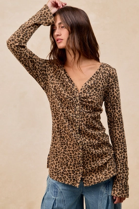 IT4487S-04 | LEOPARD PRINTED TEXTURED RIB V NECK BUTTON UP TOP Jewel-Tone
