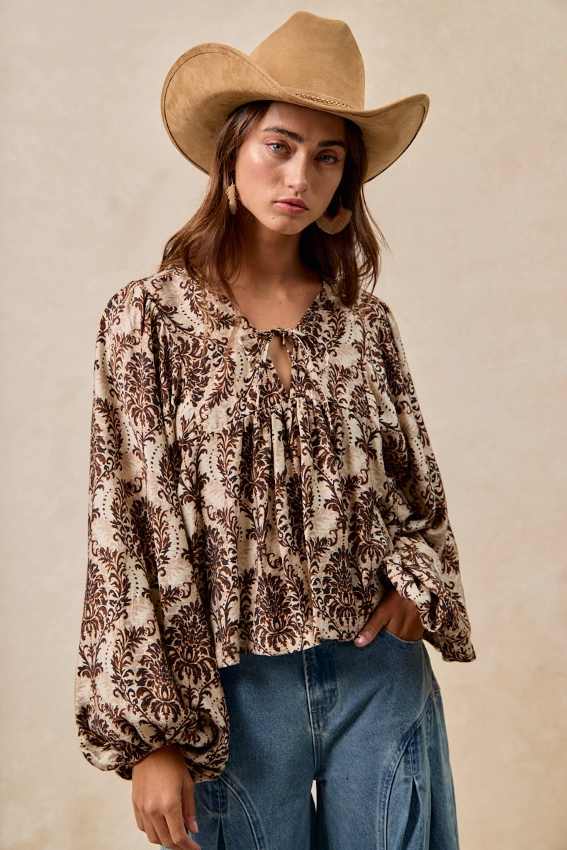 IT4534S-04 | PRINTED WOVEN FRONT TIED TOP WITH BALOON SLEEVE Adjustable Fit