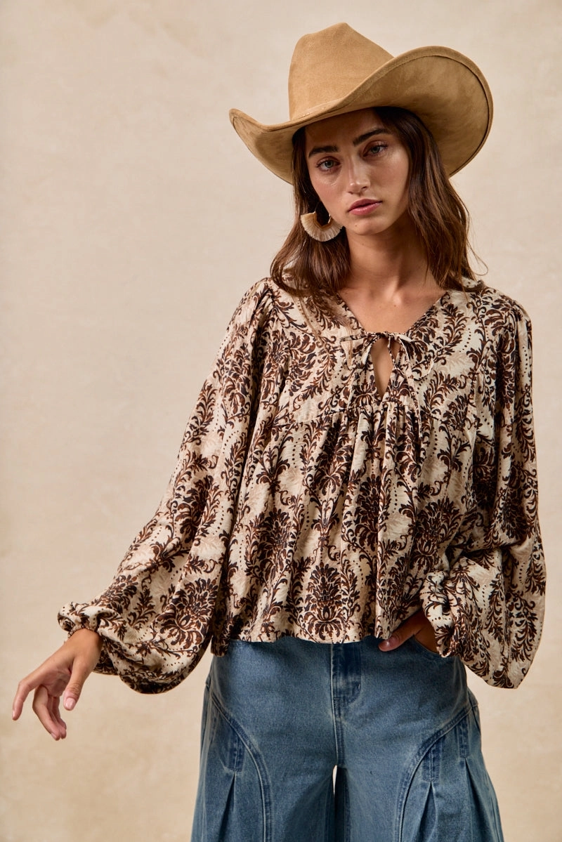 IT4534S-04 | PRINTED WOVEN FRONT TIED TOP WITH BALOON SLEEVE Casual Edge
