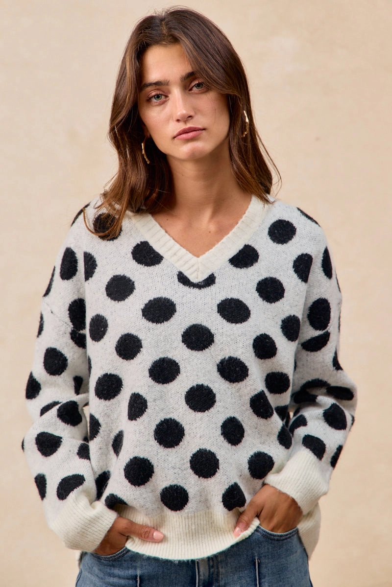 Tulle Air Effortless weekend dress IT4760H-01 | POLKA DOTS ARTWORK SWEATER TOP WITH V NECKLINE