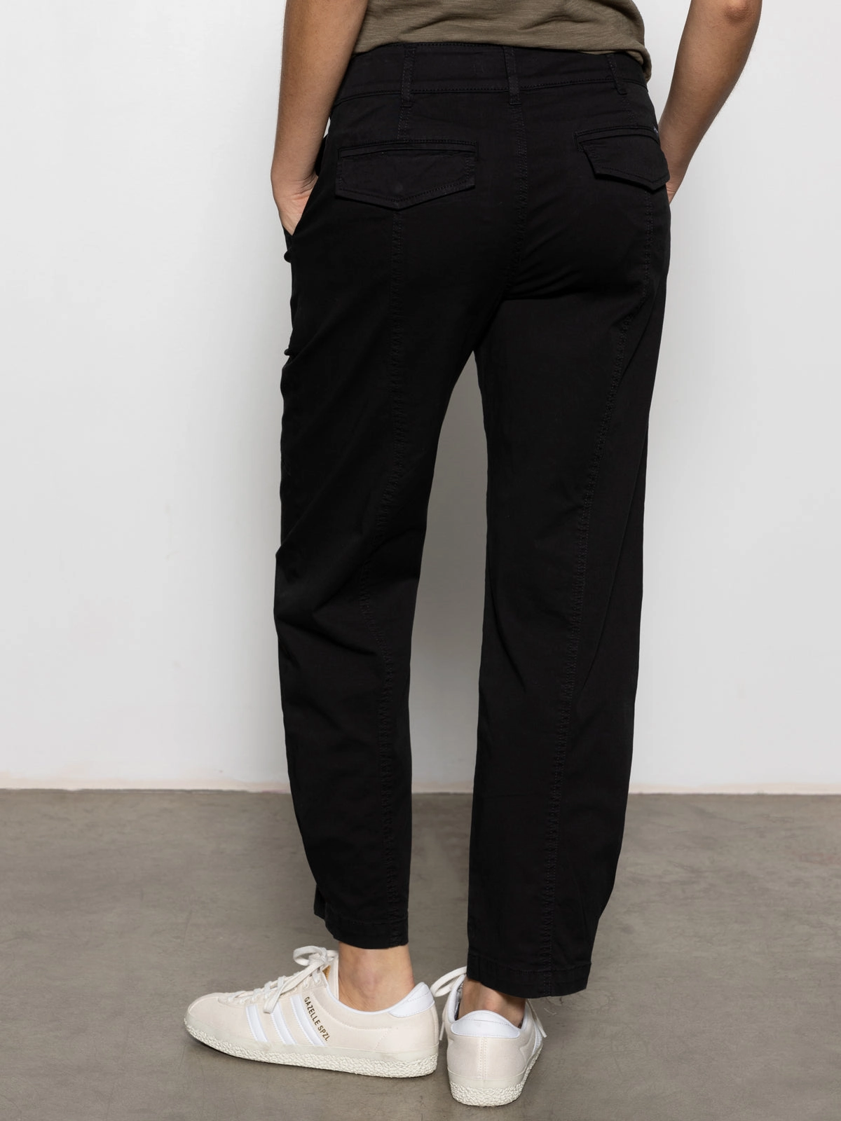 Perfect Stretch Sahara Tapered Standard Rise Pant Black