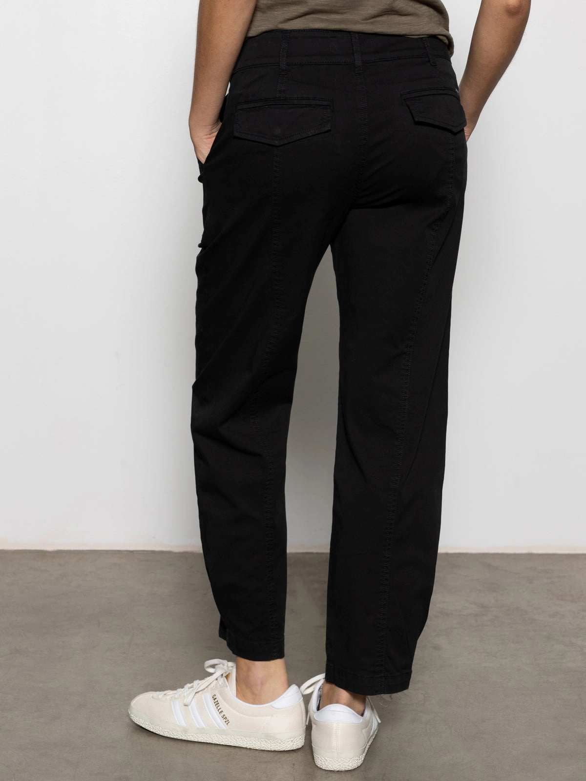 Perfect Stretch Sahara Tapered Standard Rise Pant Black