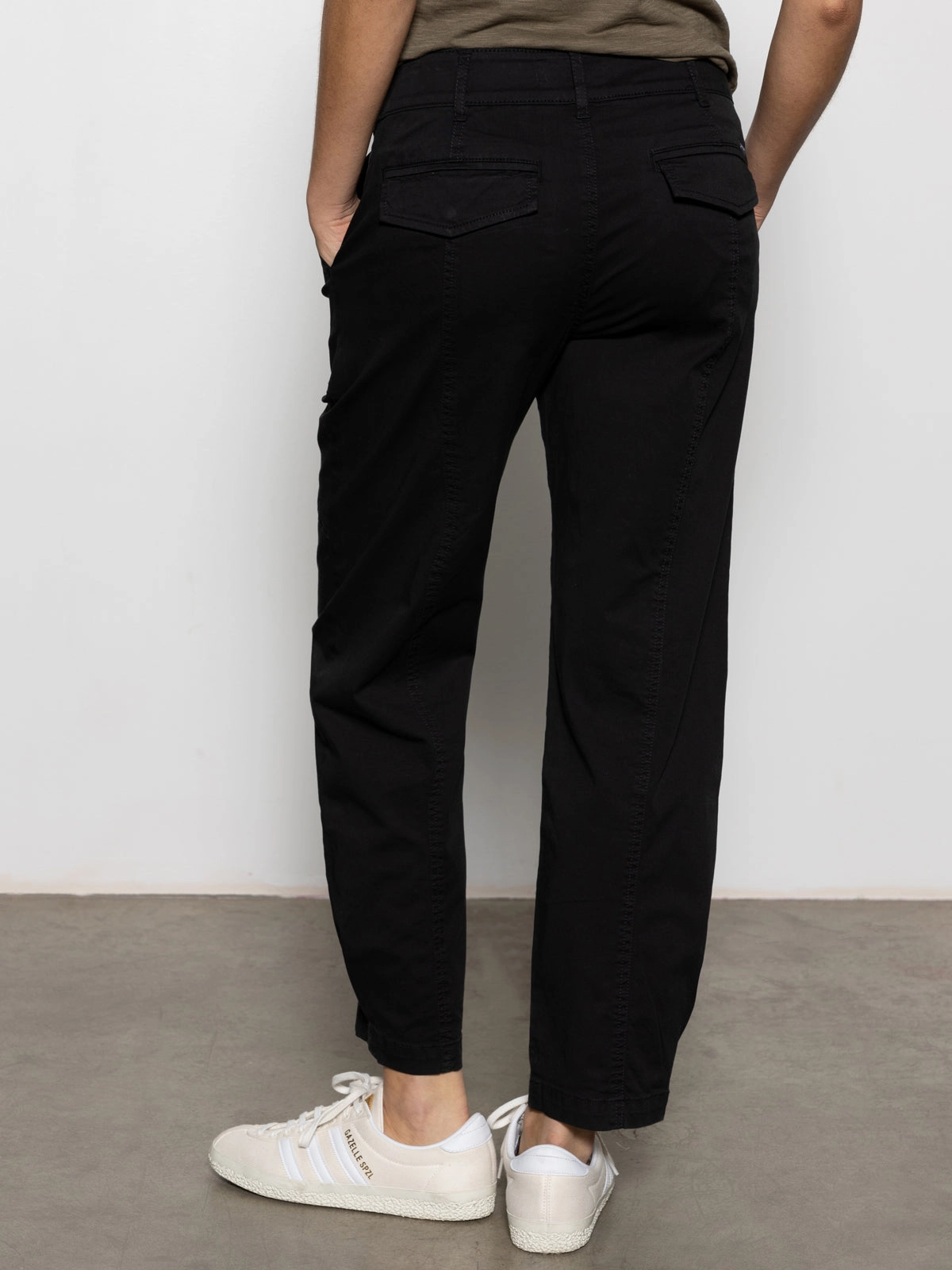 Perfect Stretch Sahara Tapered Standard Rise Pant Black