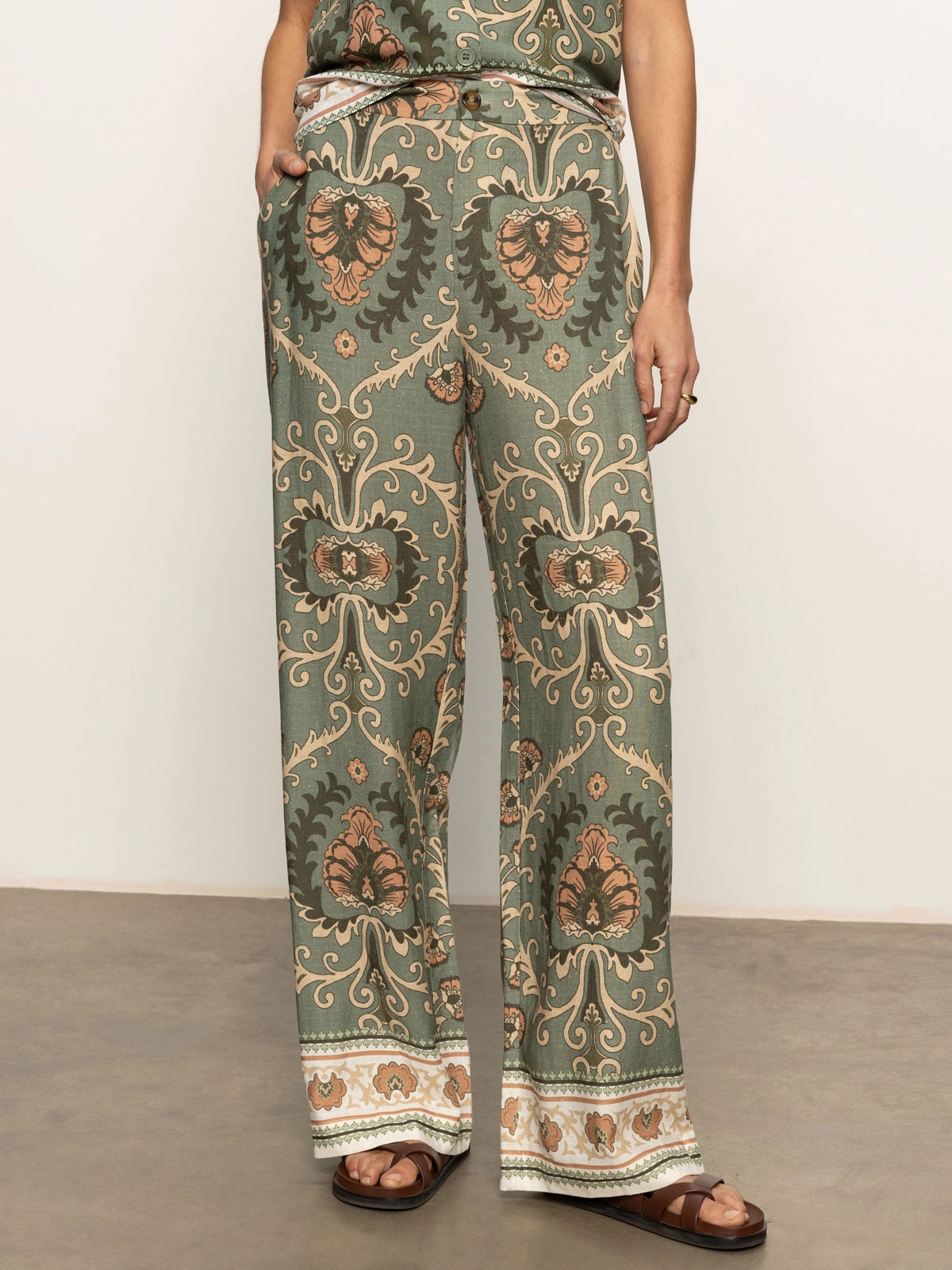 The Soft Semi High Rise Trouser Mezzo Sage Versatile Look