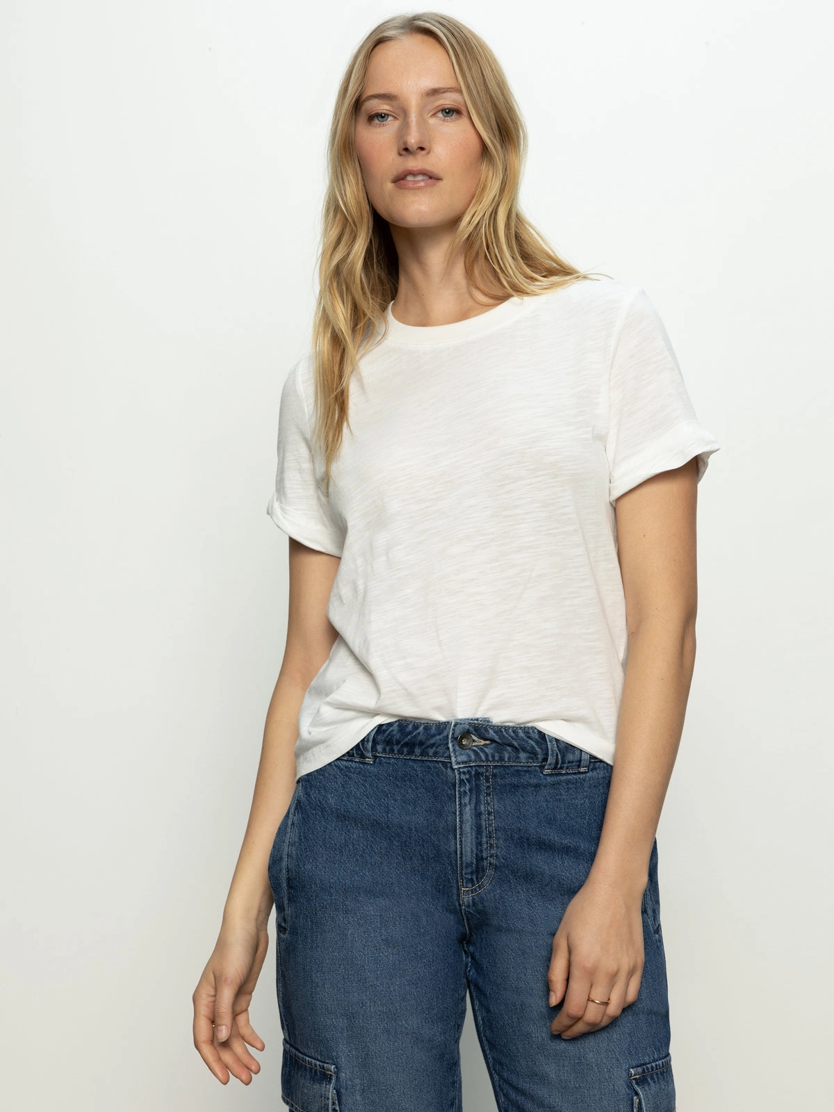 Weekend Casual Look Perfect Tee Remix White