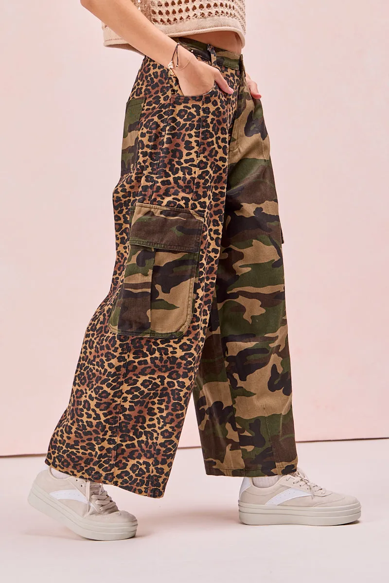 IB1530G-02 | LEOPARD AND CAMOUFLAGE MIXED CARGO POCKETS PANTS Smooth Fabric