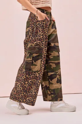 Casual chic IB1530G-02 | LEOPARD AND CAMOUFLAGE MIXED CARGO POCKETS PANTS