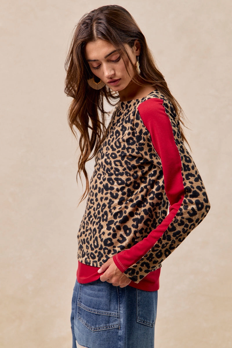 IT4464S-02 | LEOPARD THERMAL KNIT WITH CONTRAST BOAT NECK TOP Clean Cut