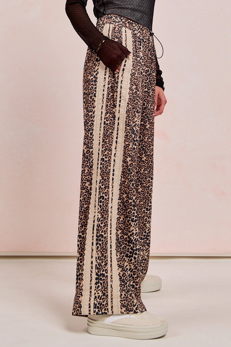 On The Go Layer Travel Ready IB1806R-02 | LEOPARD PRINTED TRACK PATNS SIDE CONTRAST LACE