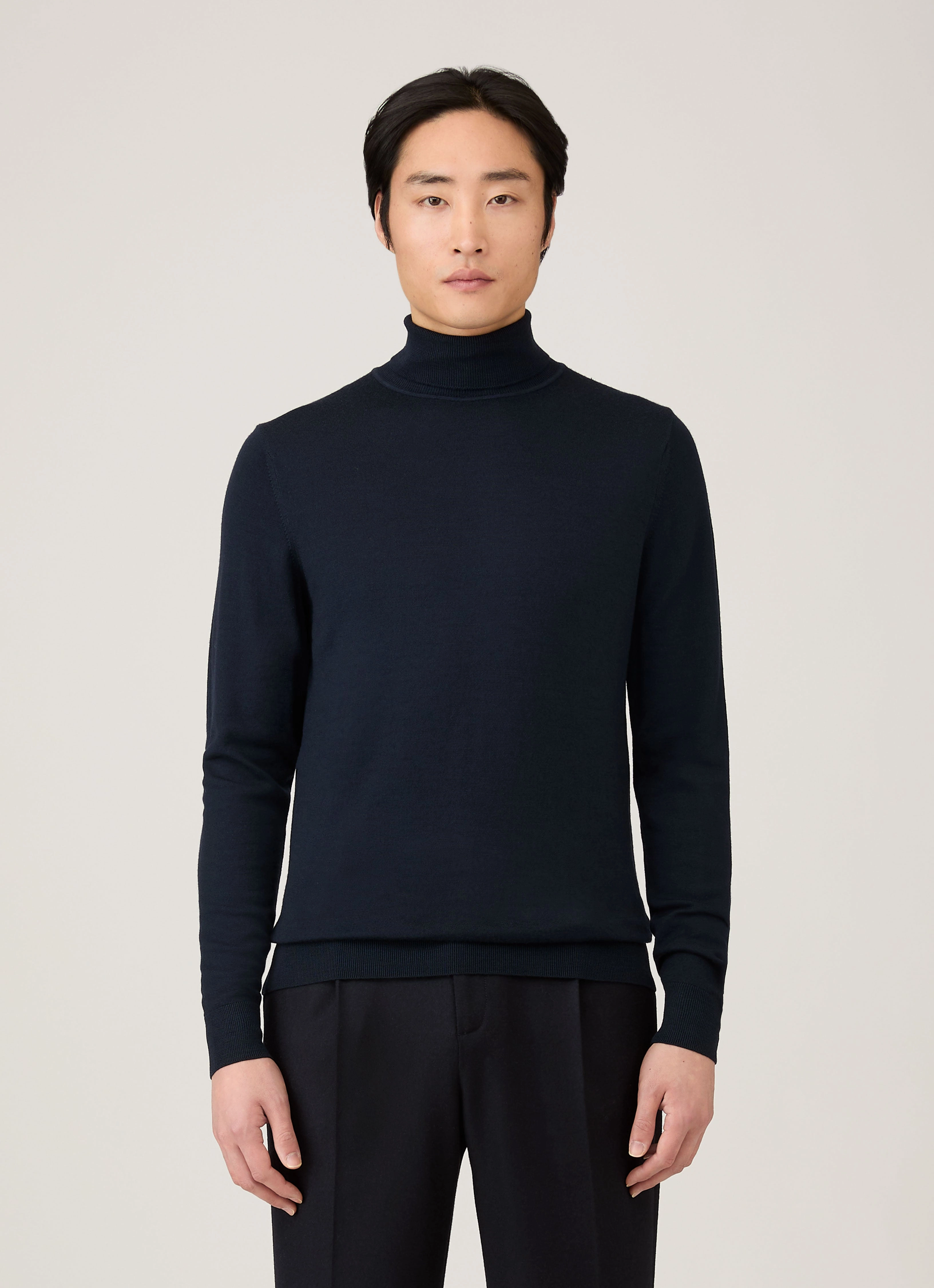 Raglan Sleeve Men's Extra-Fine Merino Roll Neck in Navy