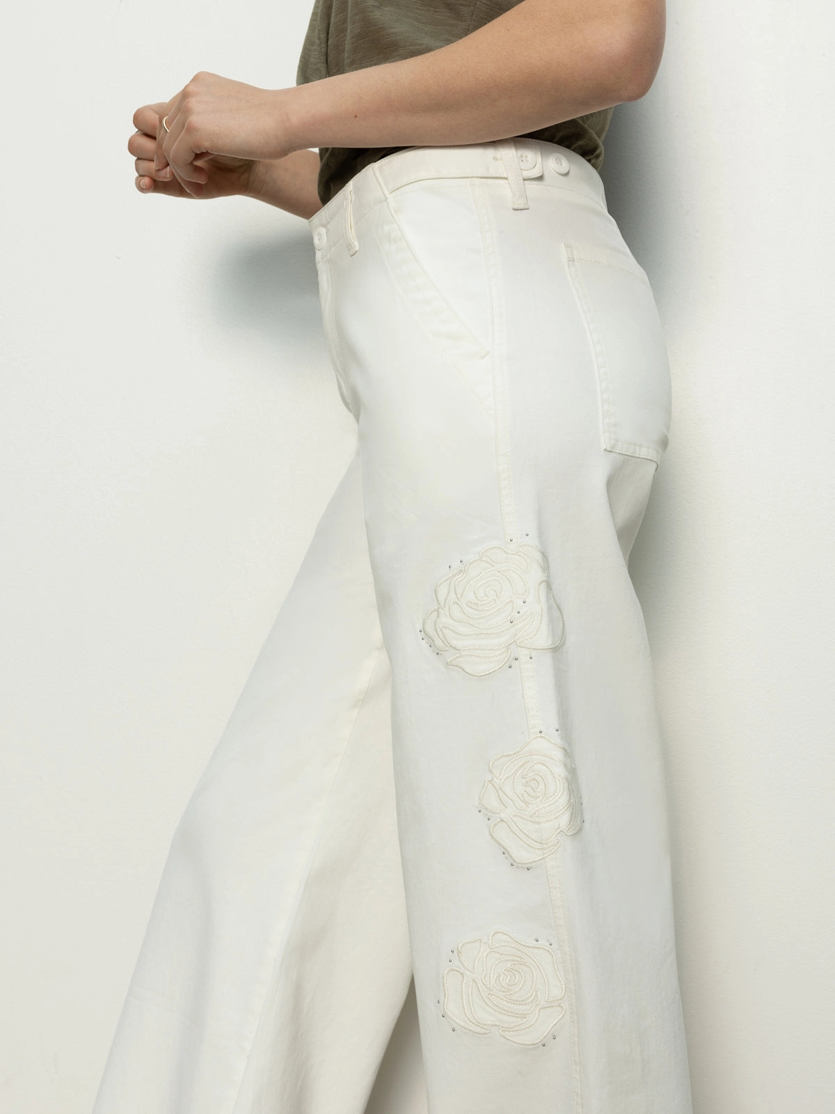 black slimming Rosette Army High Rise Pant Powdered Sugar