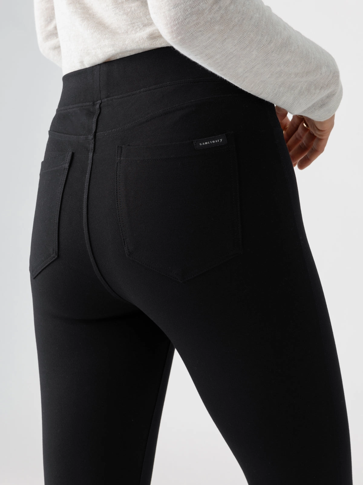 Runway Semi High Rise Legging Black Flattering Look