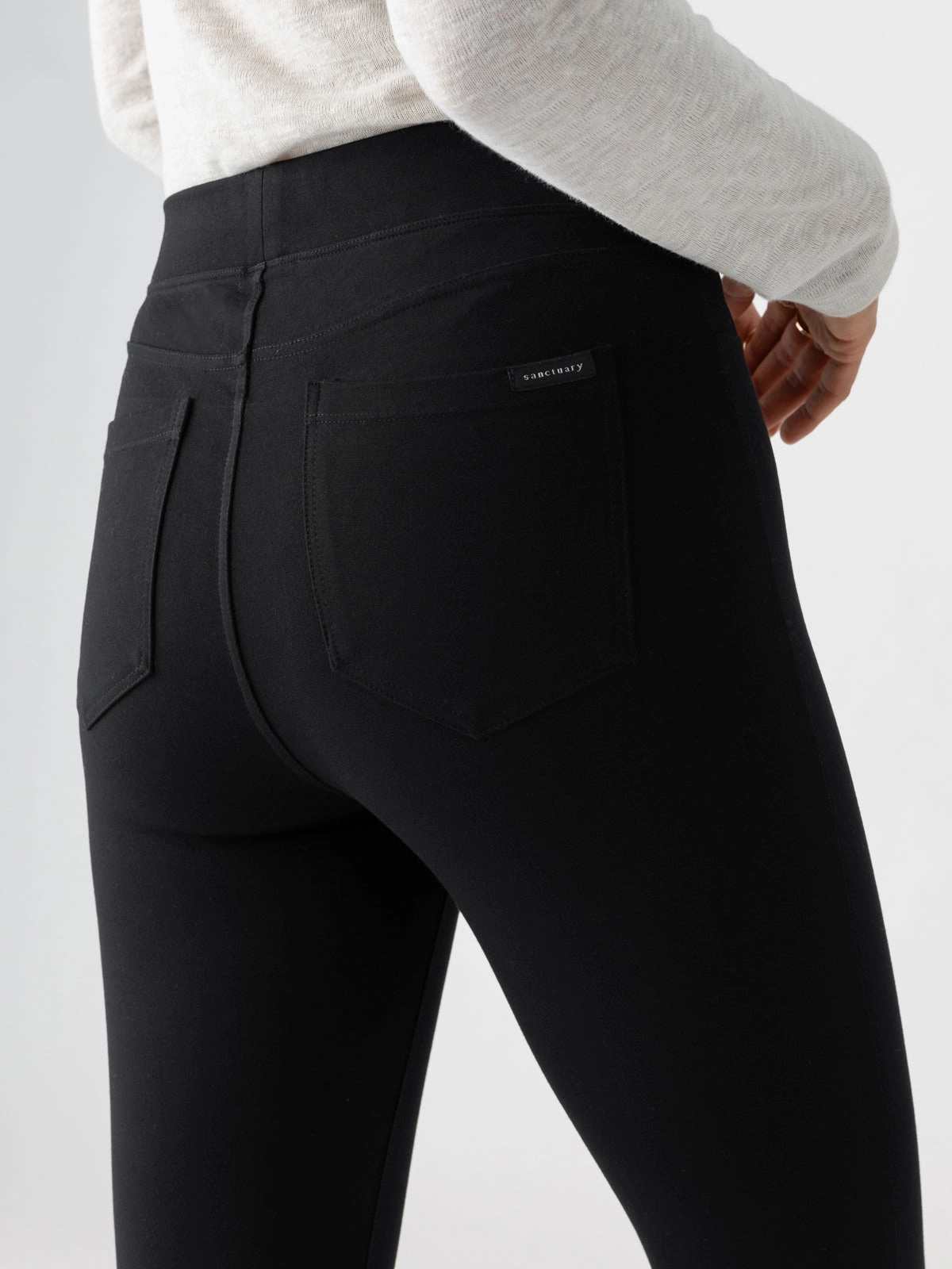 Runway Semi High Rise Legging Black Flattering Look