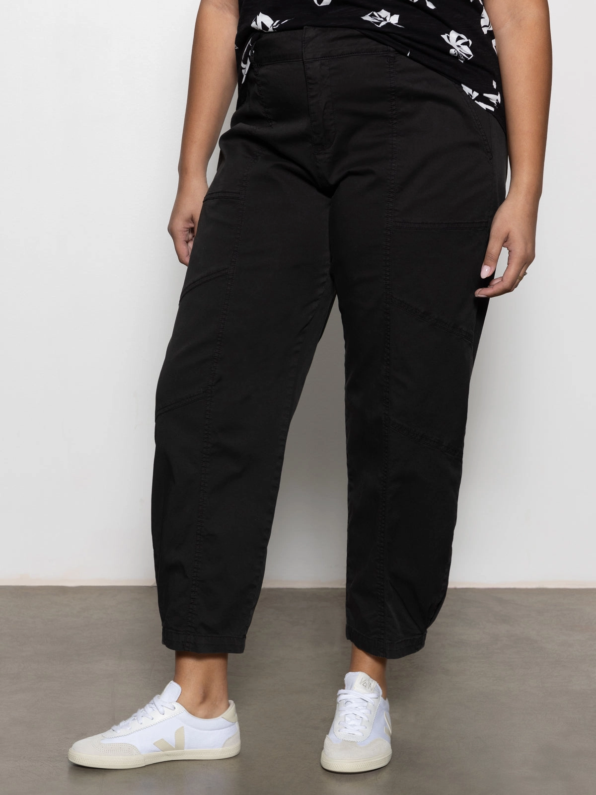 Sahara Tapered Standard Rise Pant Black Extended Sizing Everyday Comfort