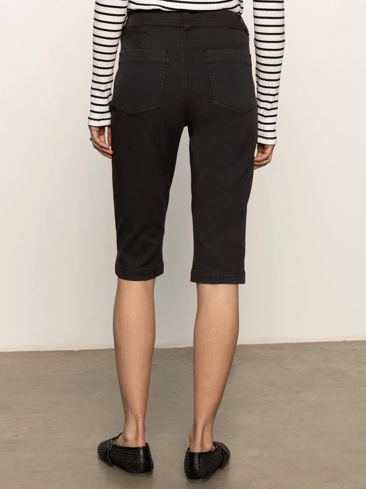 Sculpted Decks High Rise Capri Pant Black Relaxed Fit