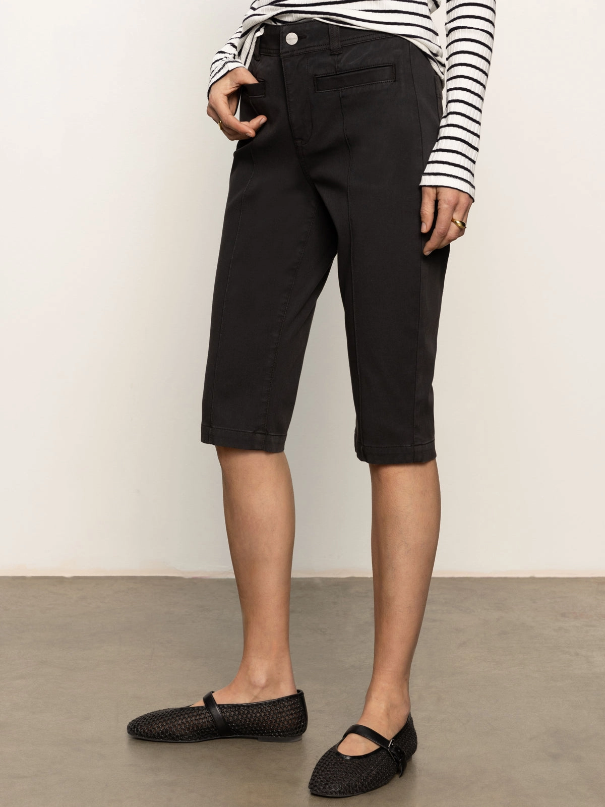 Sculpted Decks High Rise Capri Pant Black Relaxed Fit