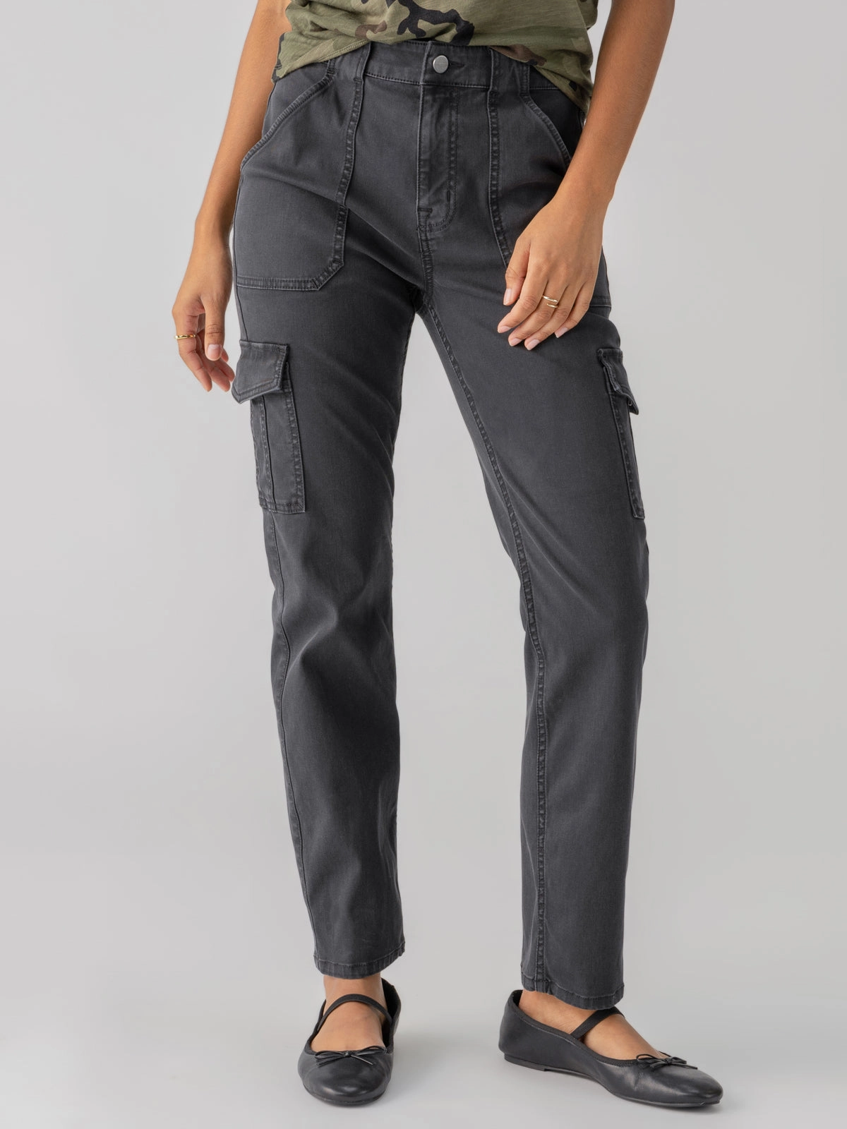 Wrinkle-resistant fabric Lounge-friendly Sculpted Hayden Cargo Standard Rise Pant Black