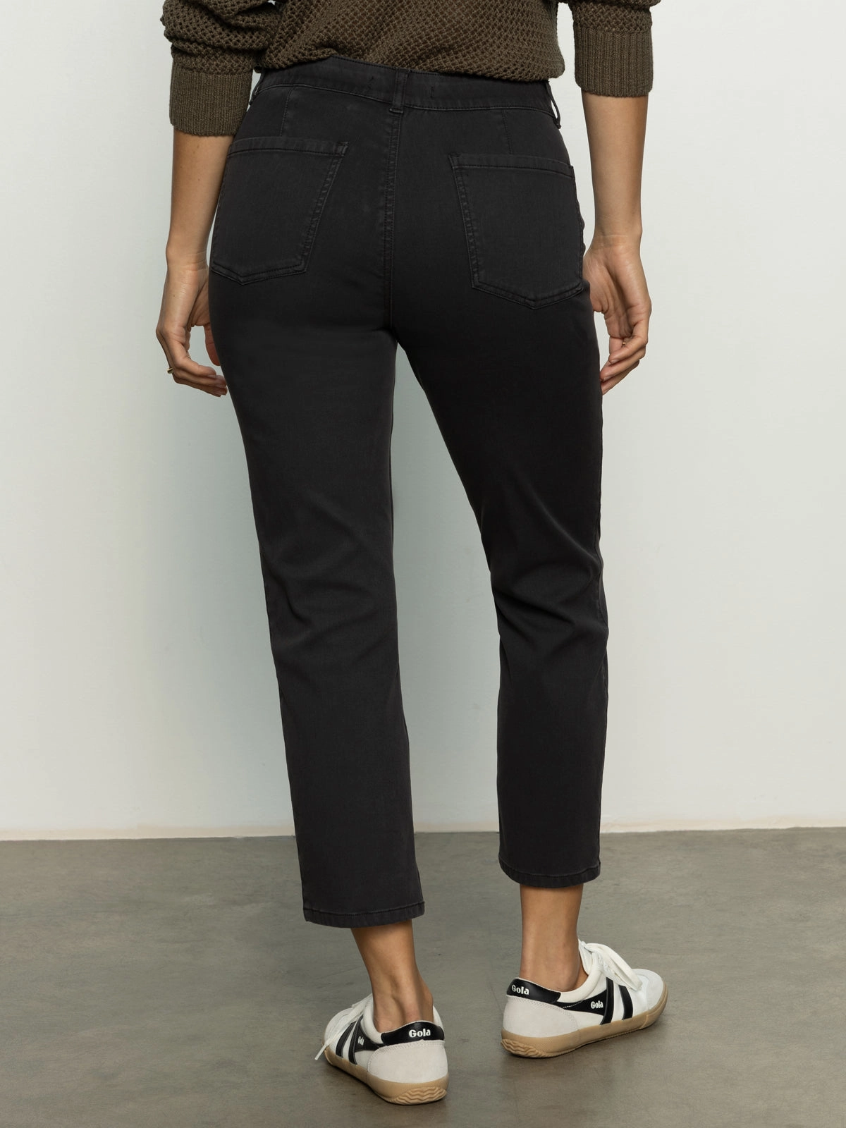 Sculpted Hayden Standard Rise Straight Crop Pant Black Versatile Style