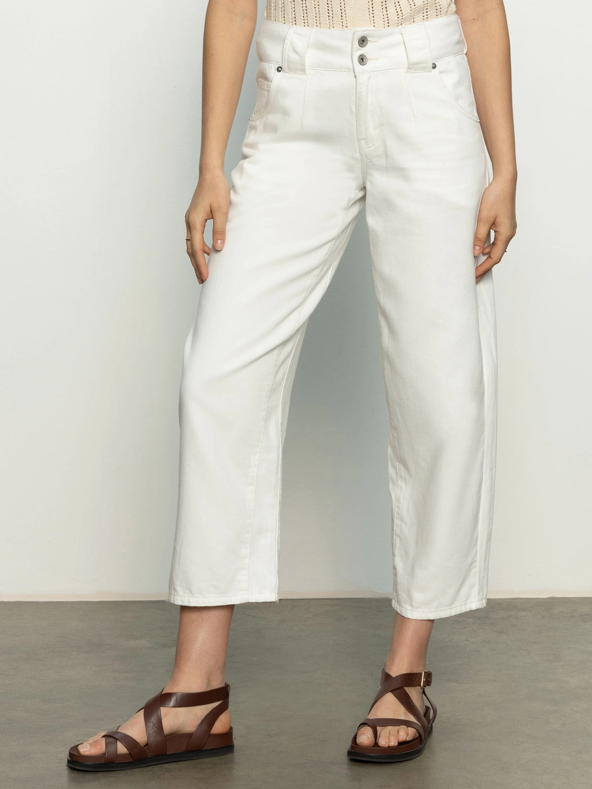 Side Car Semi High Rise Barrel Jeans Bleached White Casual Look