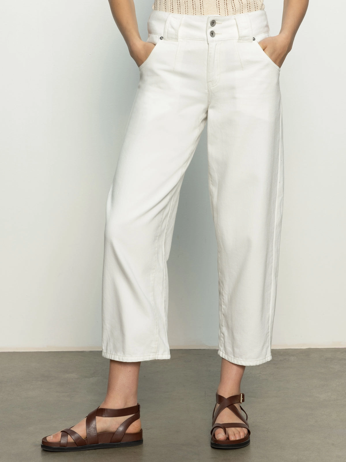 Hidden pockets Side Car Semi High Rise Barrel Jeans Bleached White