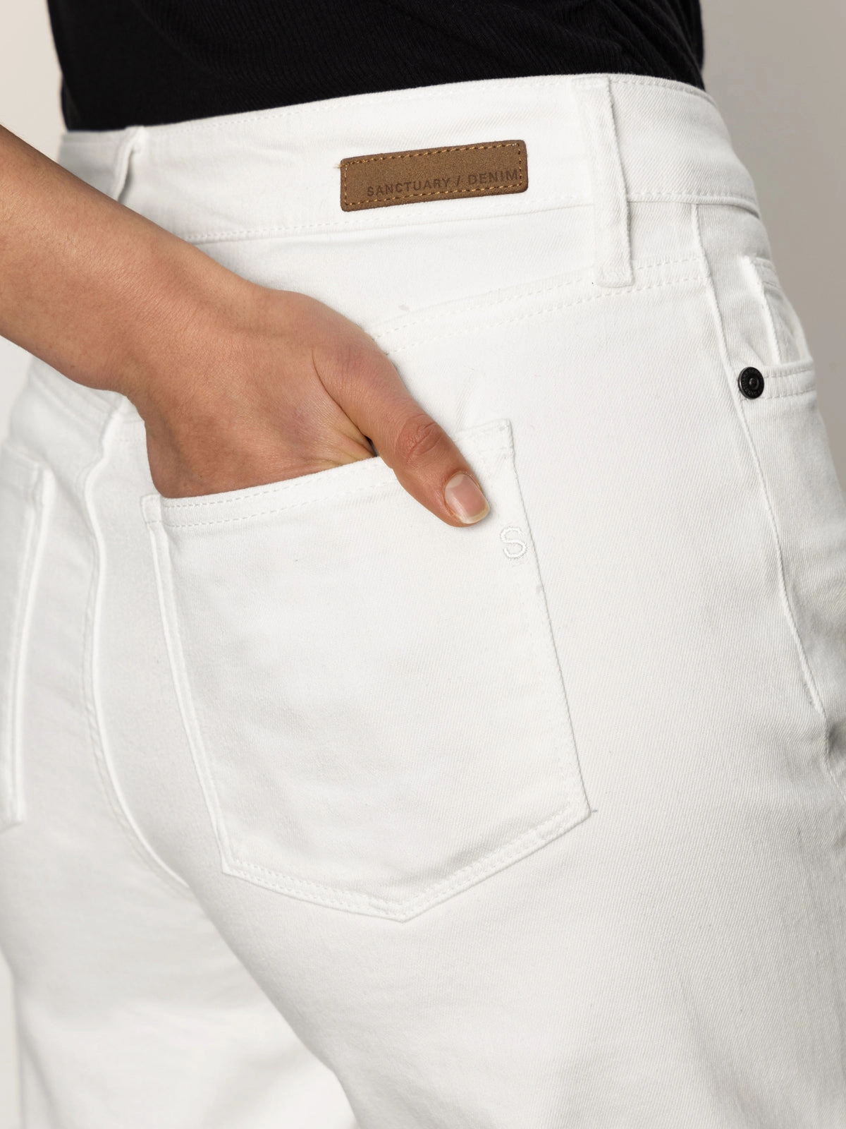 Simple and Cool Cuffed Denim Short White