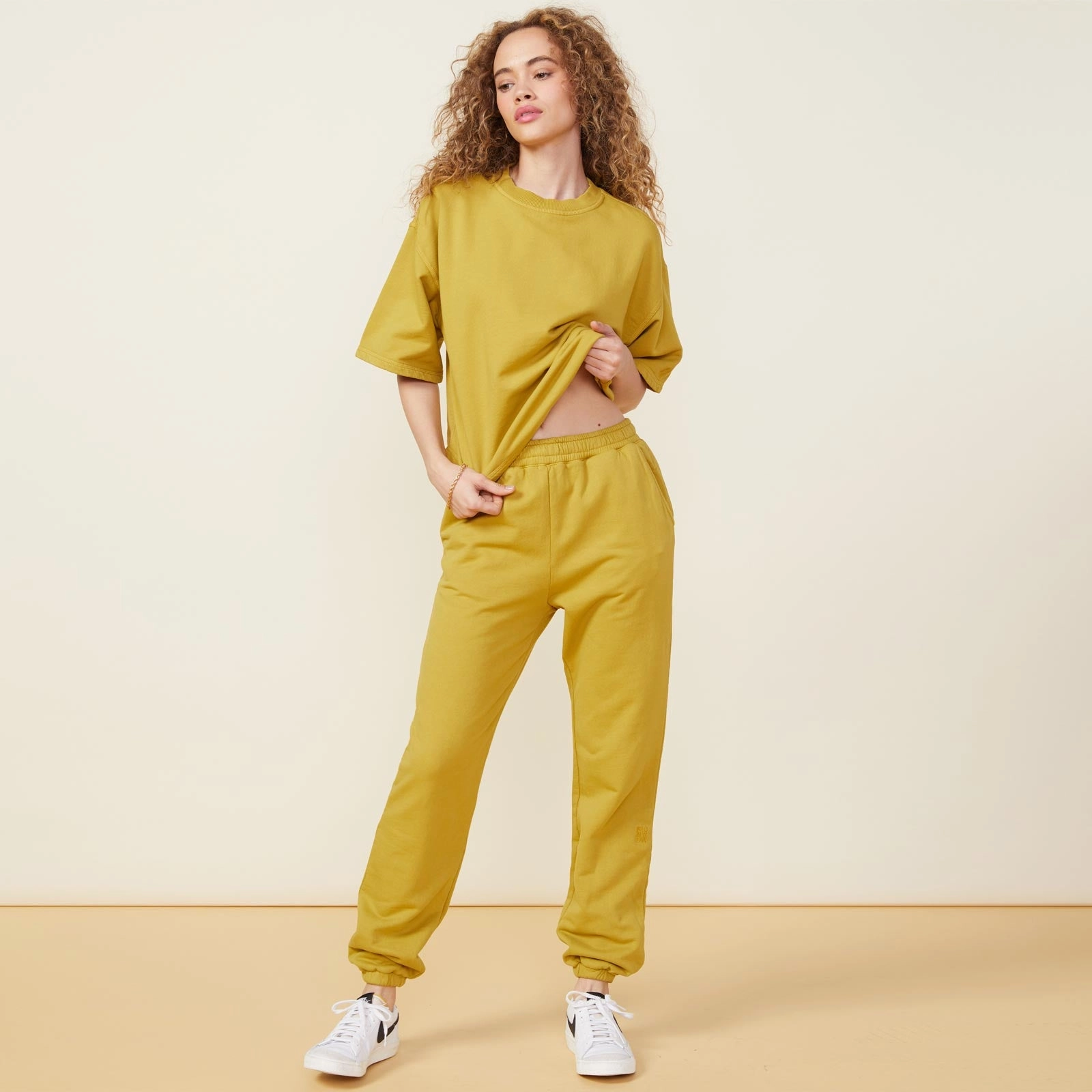 Simple Elegance 90's Classic Sweatshirt Tee