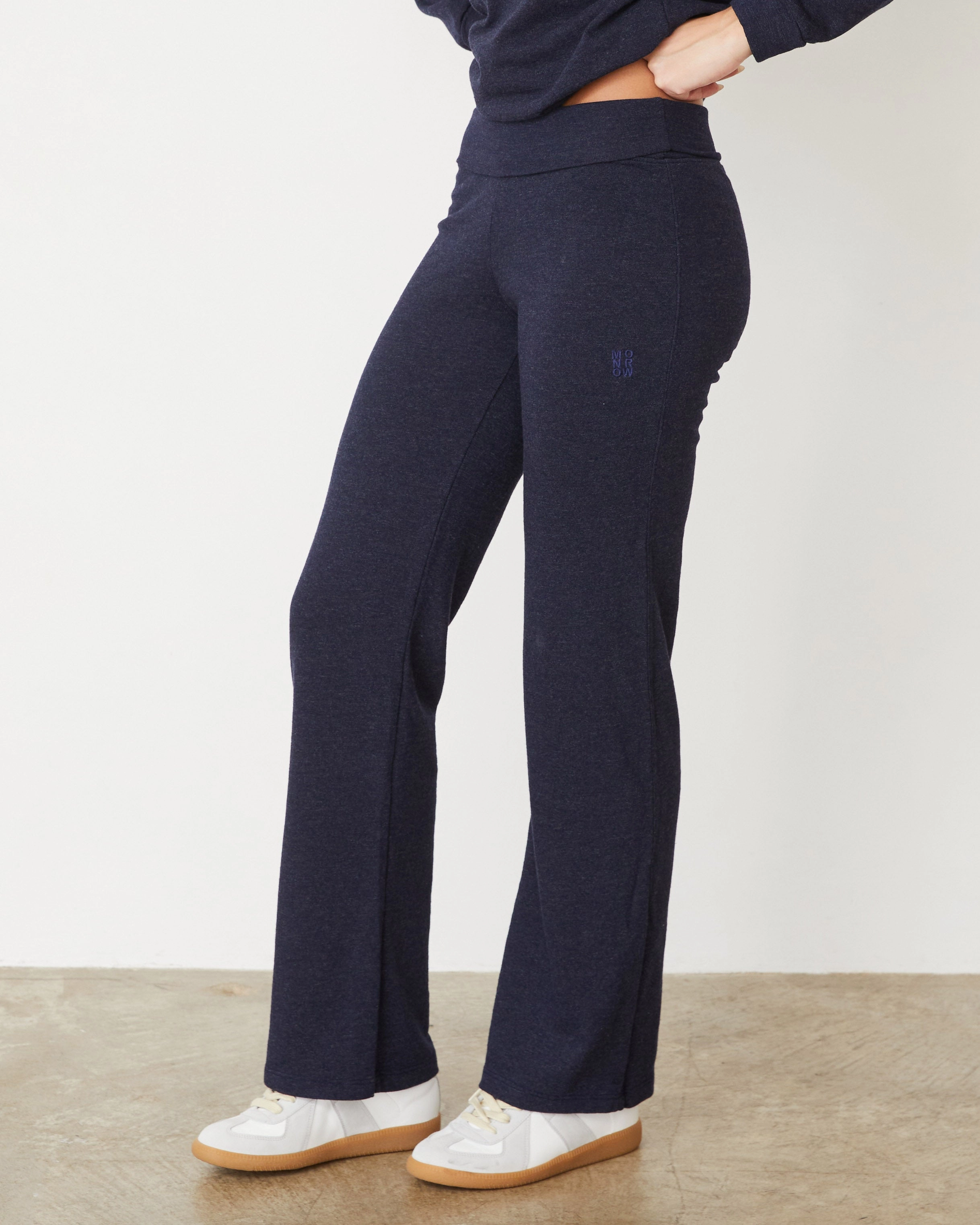 Sleek Waistband Original Fleece Flare Pant