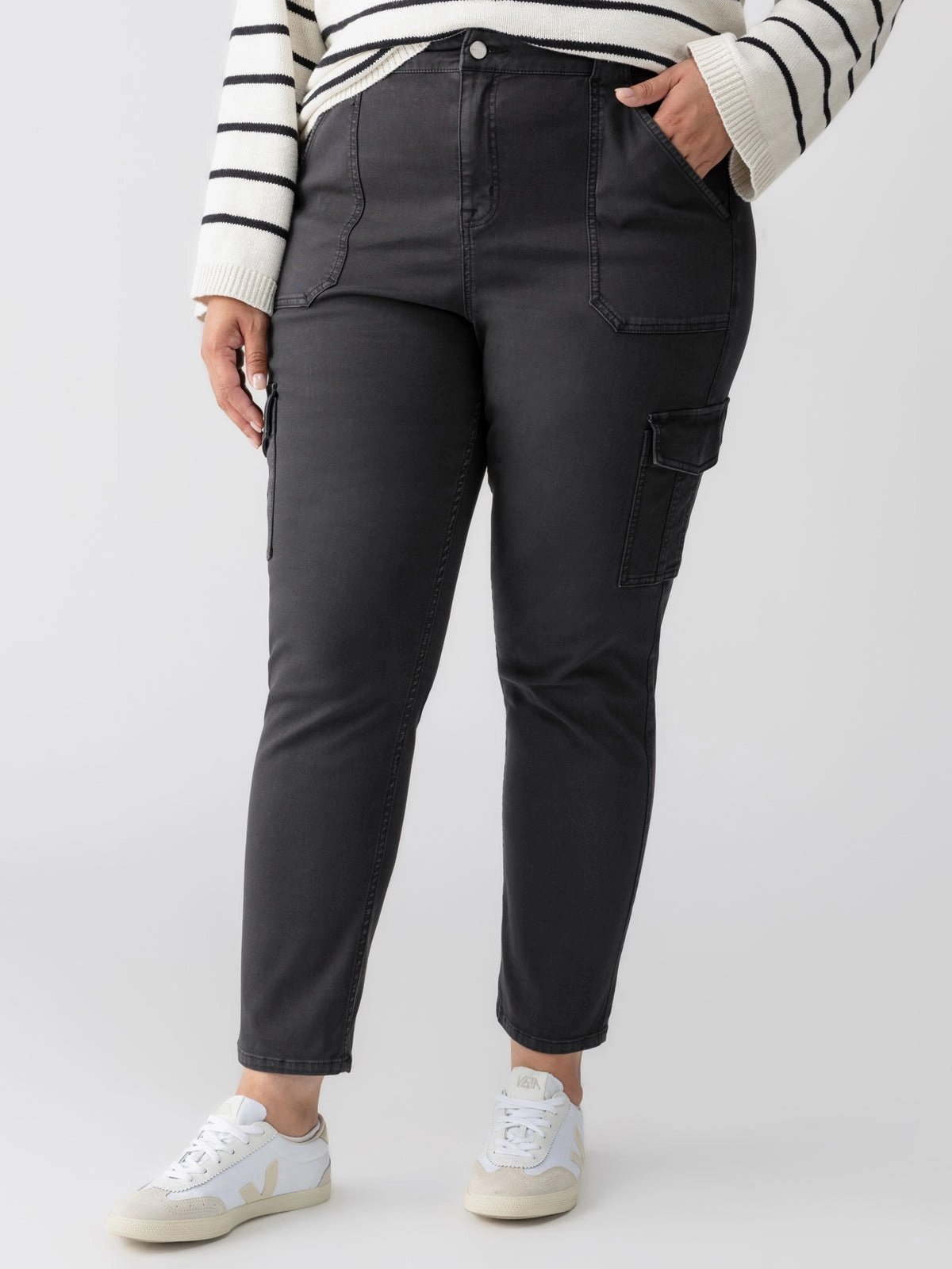 Relaxed Comfort Sculpted Hayden Cargo Standard Rise Pant Black Extended Sizing
